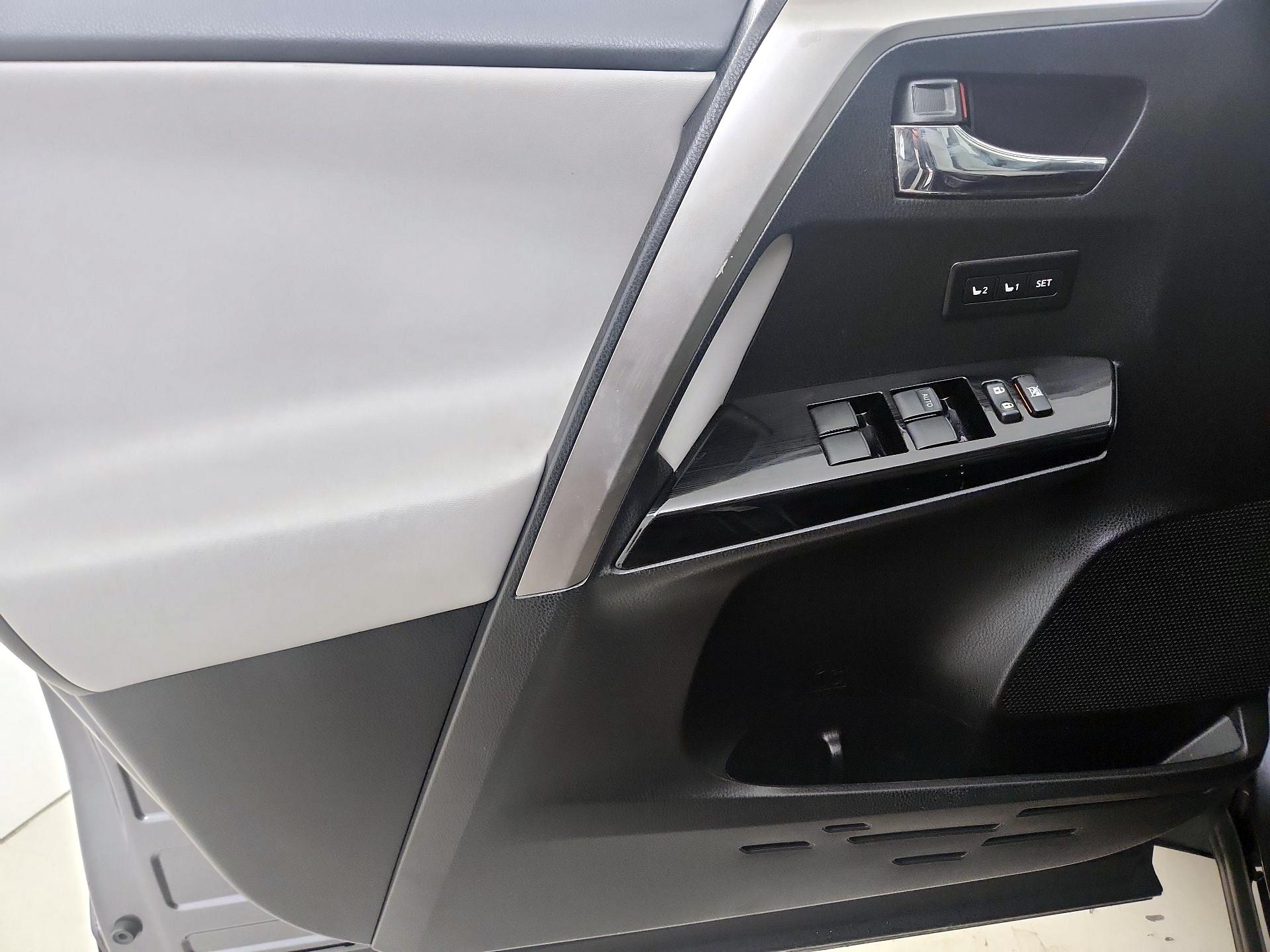 Thumbnail: 2017 Toyota RAV4 - 12