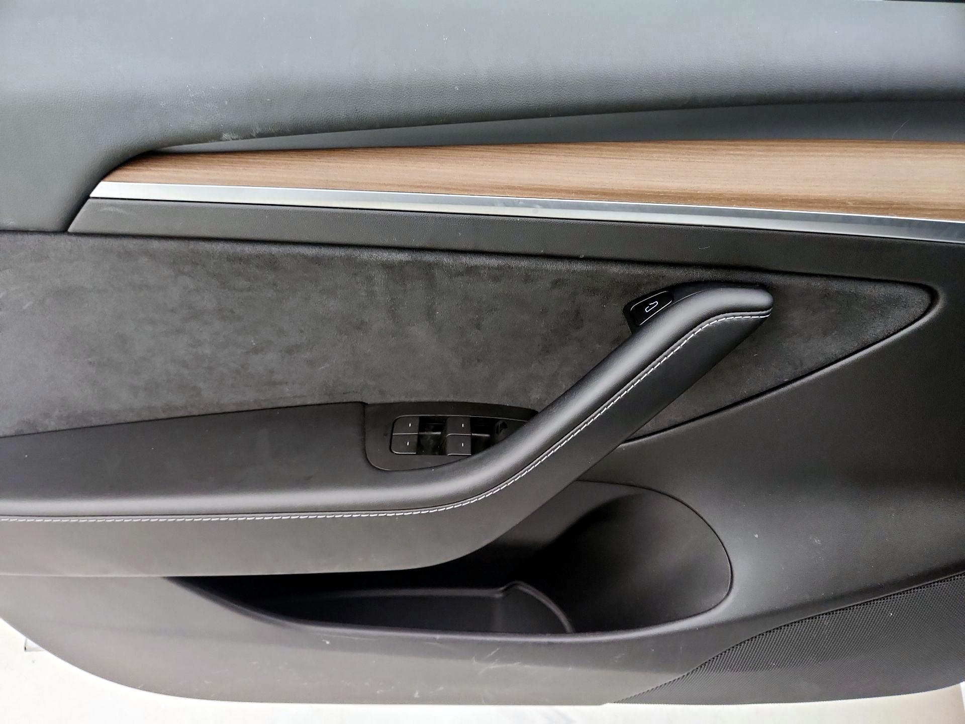 Thumbnail: 2021 Tesla Model 3 - 12