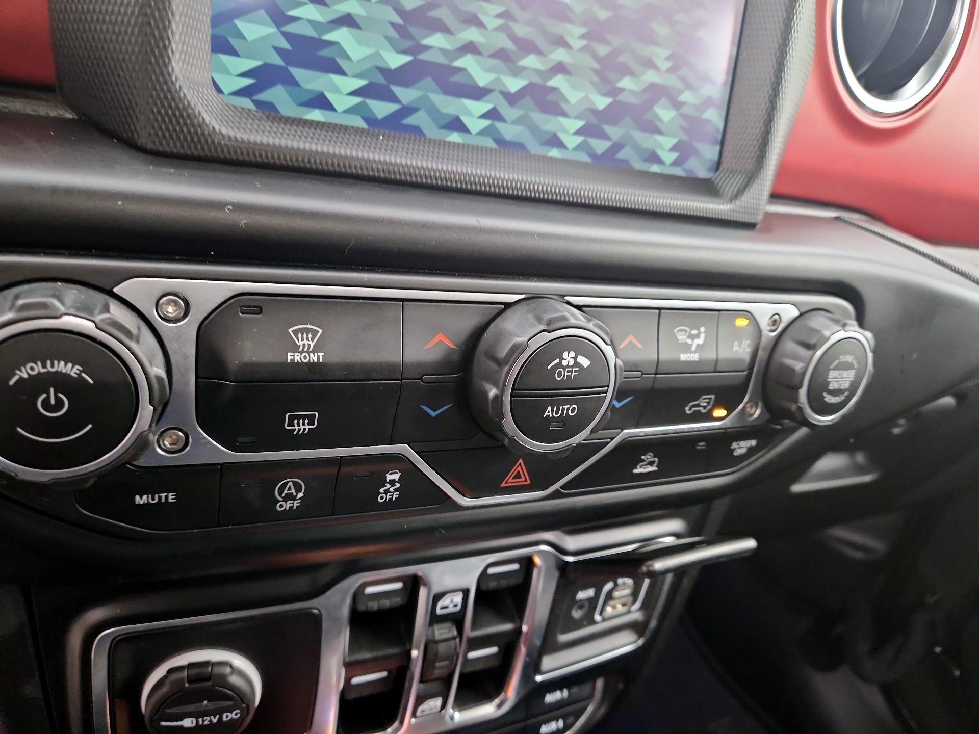 Thumbnail: 2022 Jeep Wrangler - 17