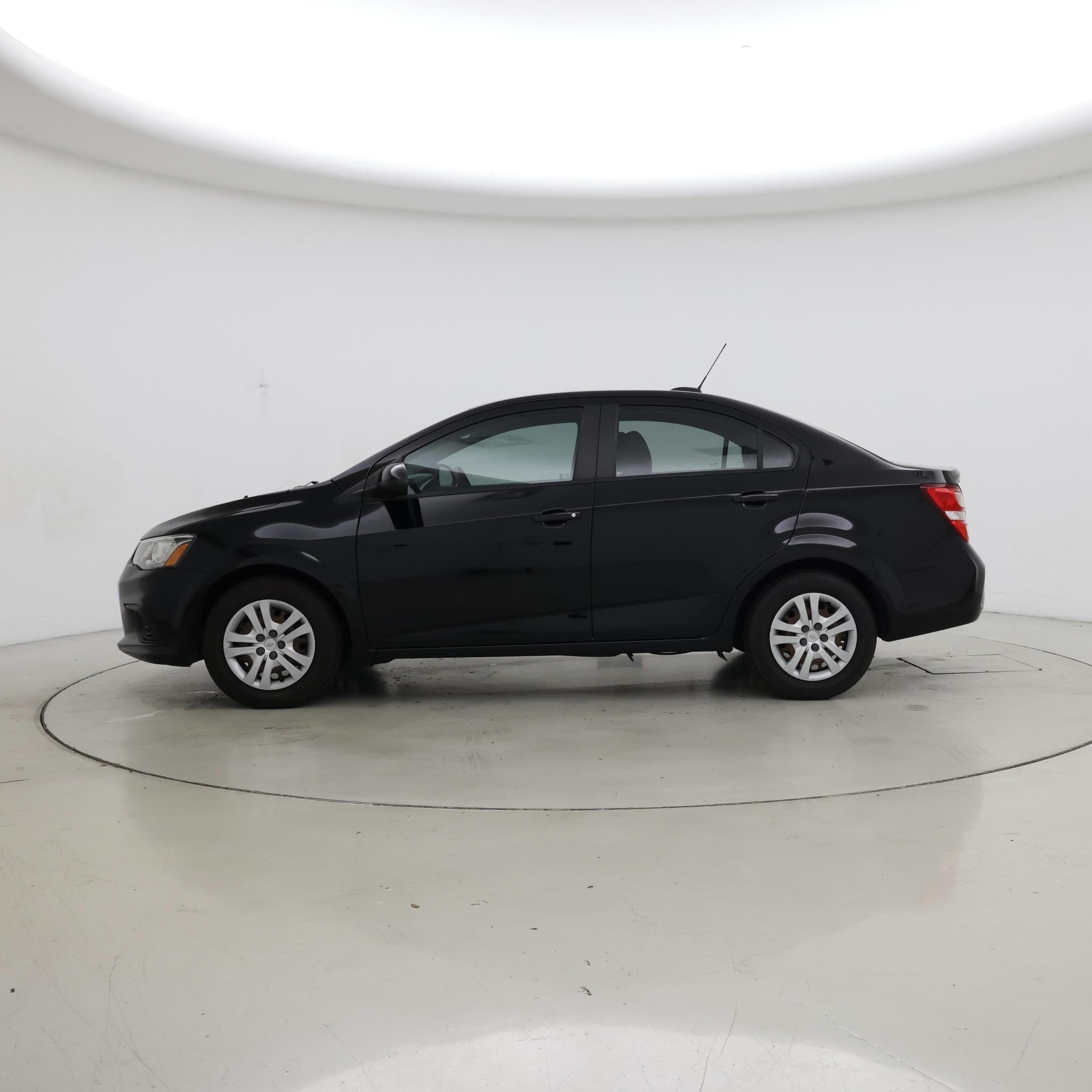 Thumbnail: 2018 Chevrolet Sonic - 3