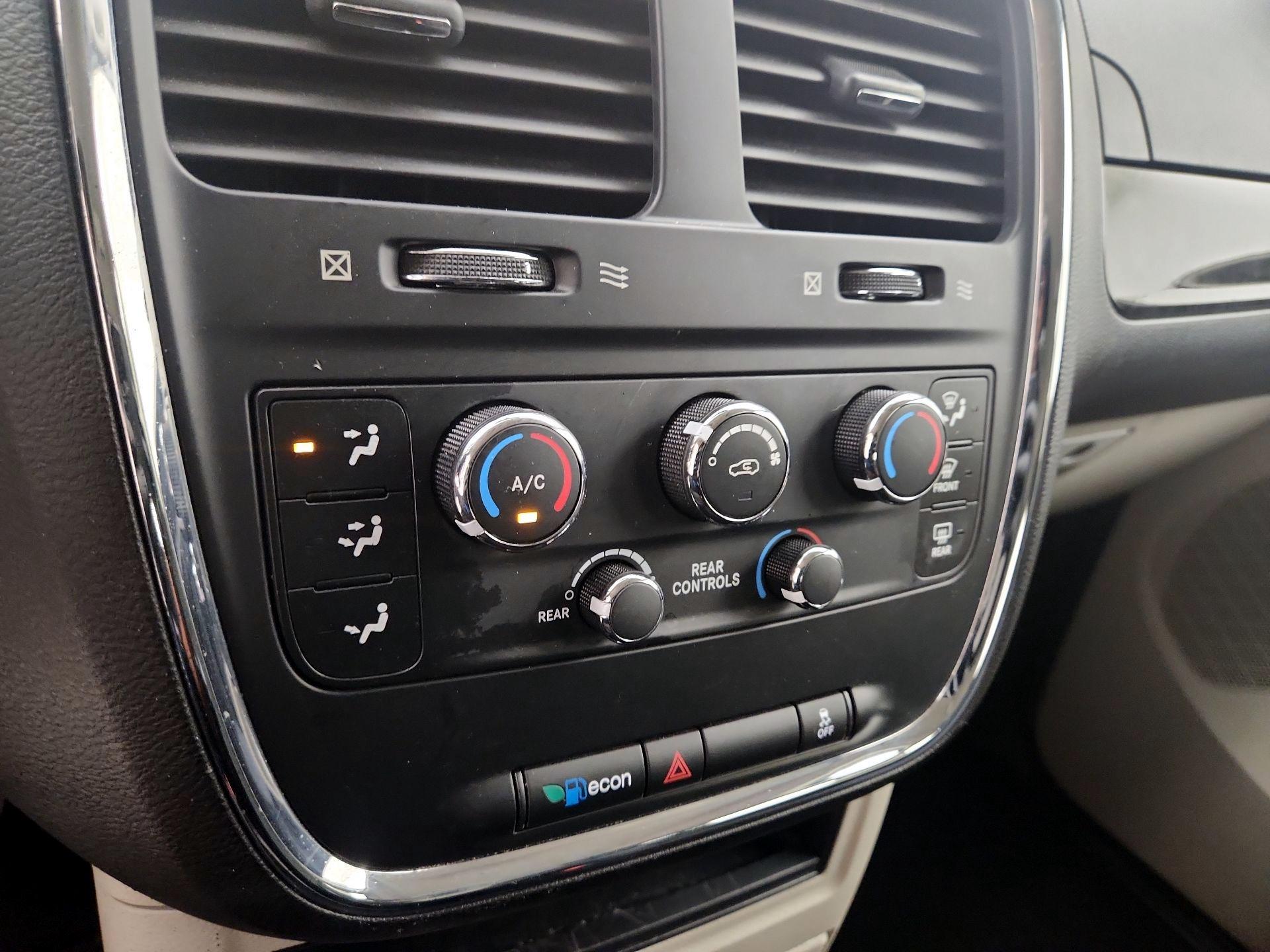 Thumbnail: 2015 Dodge Grand Caravan - 15