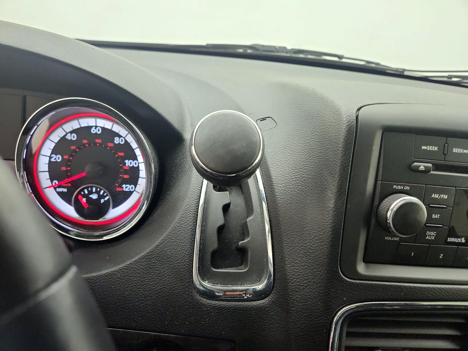 Thumbnail: 2015 Dodge Grand Caravan - 16