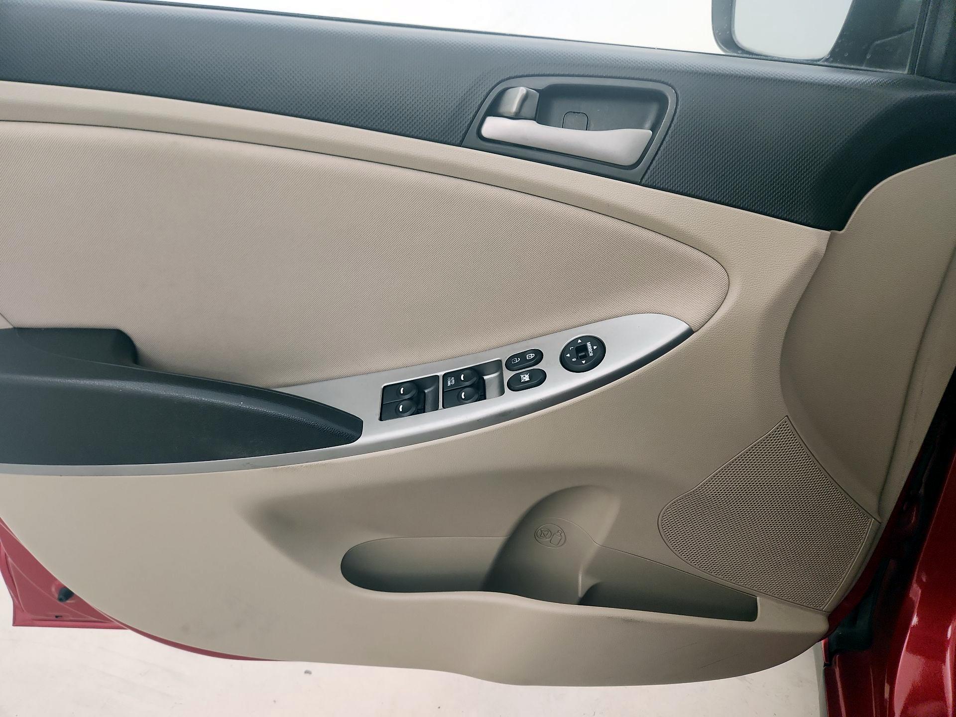 Thumbnail: 2016 Hyundai Accent - 12