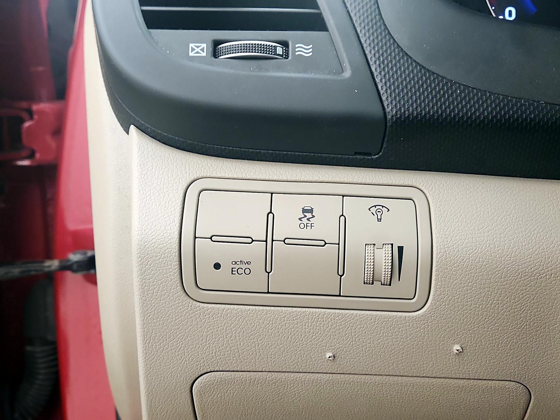 Thumbnail: 2016 Hyundai Accent - 13