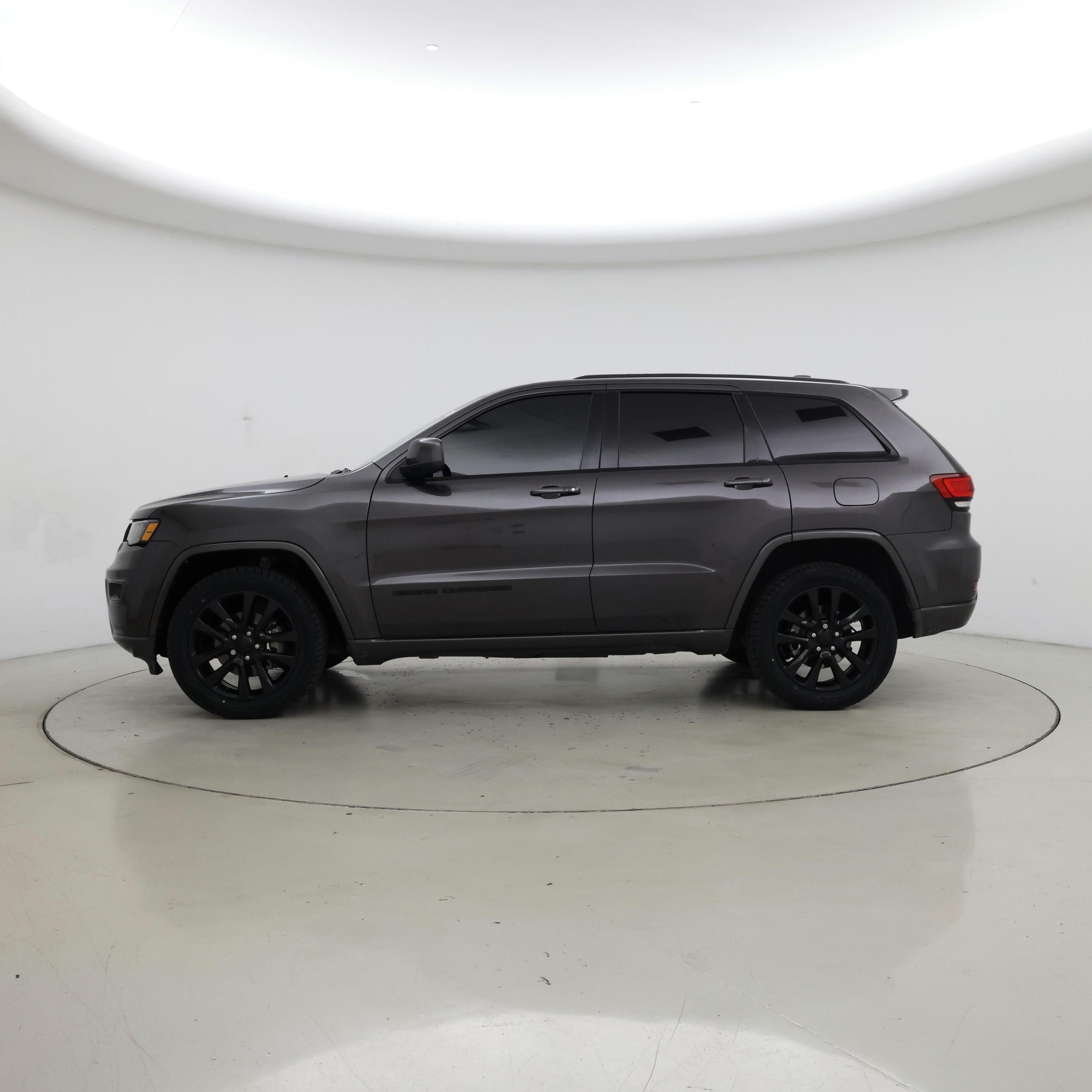Thumbnail: 2019 Jeep Grand Cherokee - 3