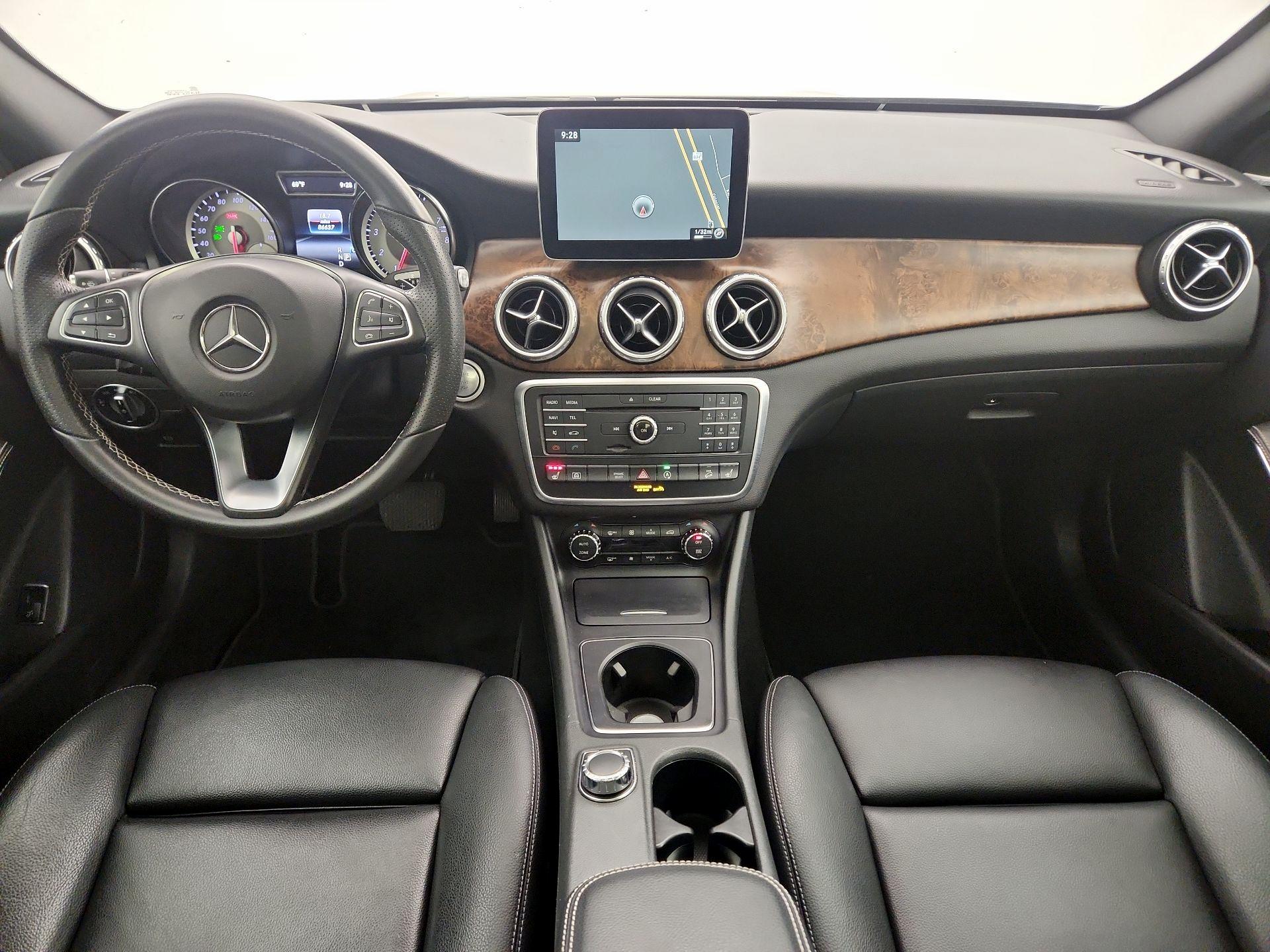 Thumbnail: 2017 Mercedes-Benz GLA - 9