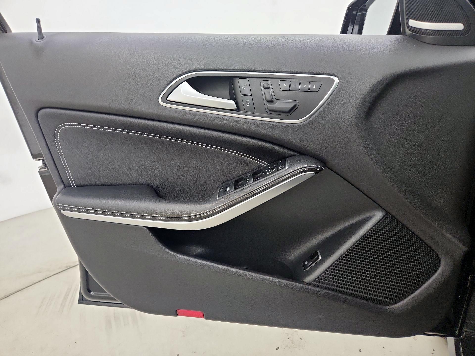 Thumbnail: 2017 Mercedes-Benz GLA - 12