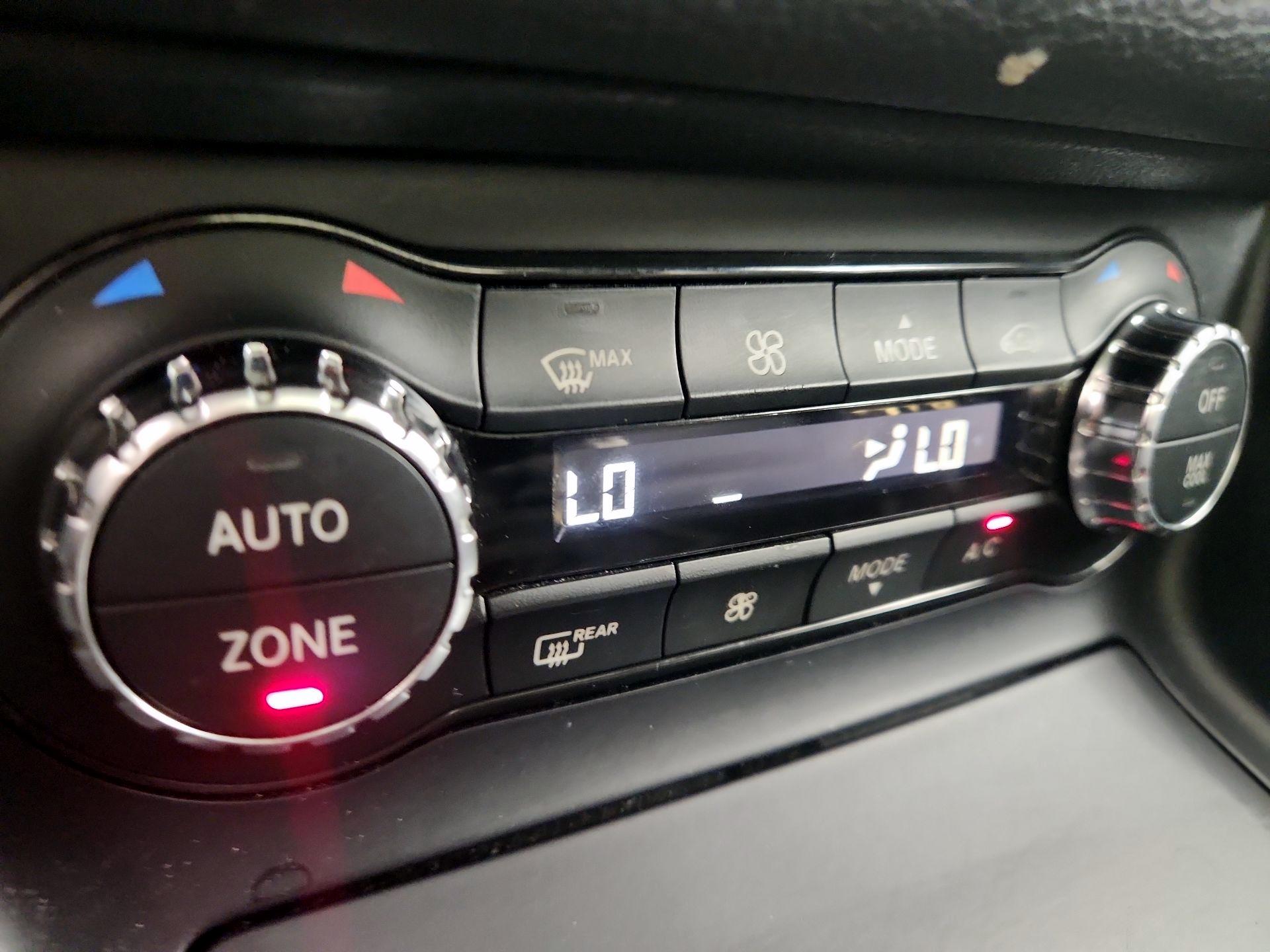 Thumbnail: 2017 Mercedes-Benz GLA - 17