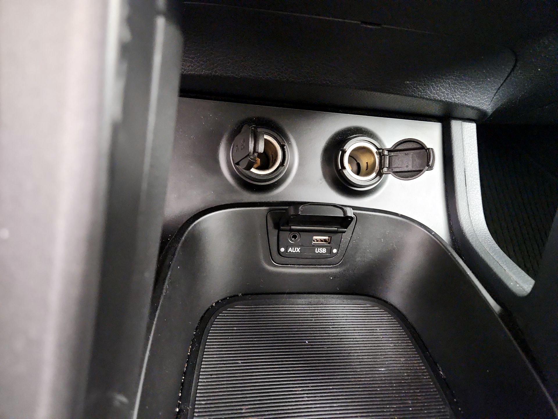 Thumbnail: 2015 Hyundai Santa Fe - 19