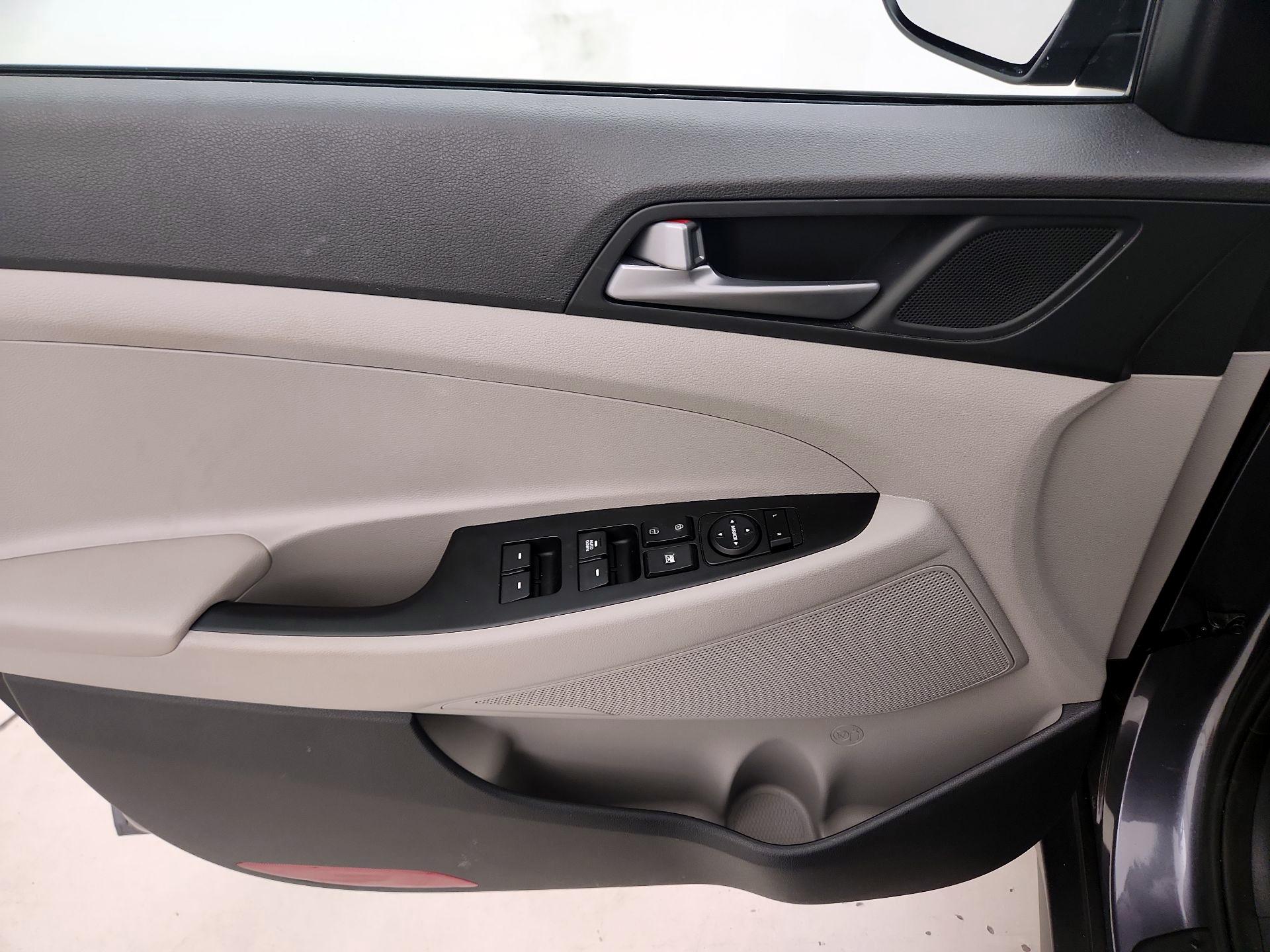 Thumbnail: 2016 Hyundai Tucson - 12