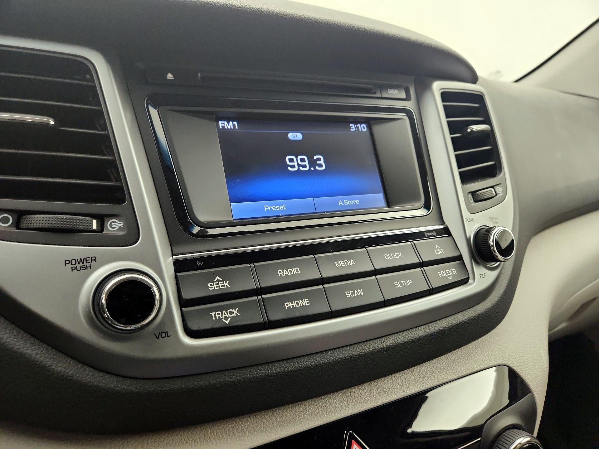 Thumbnail: 2016 Hyundai Tucson - 16