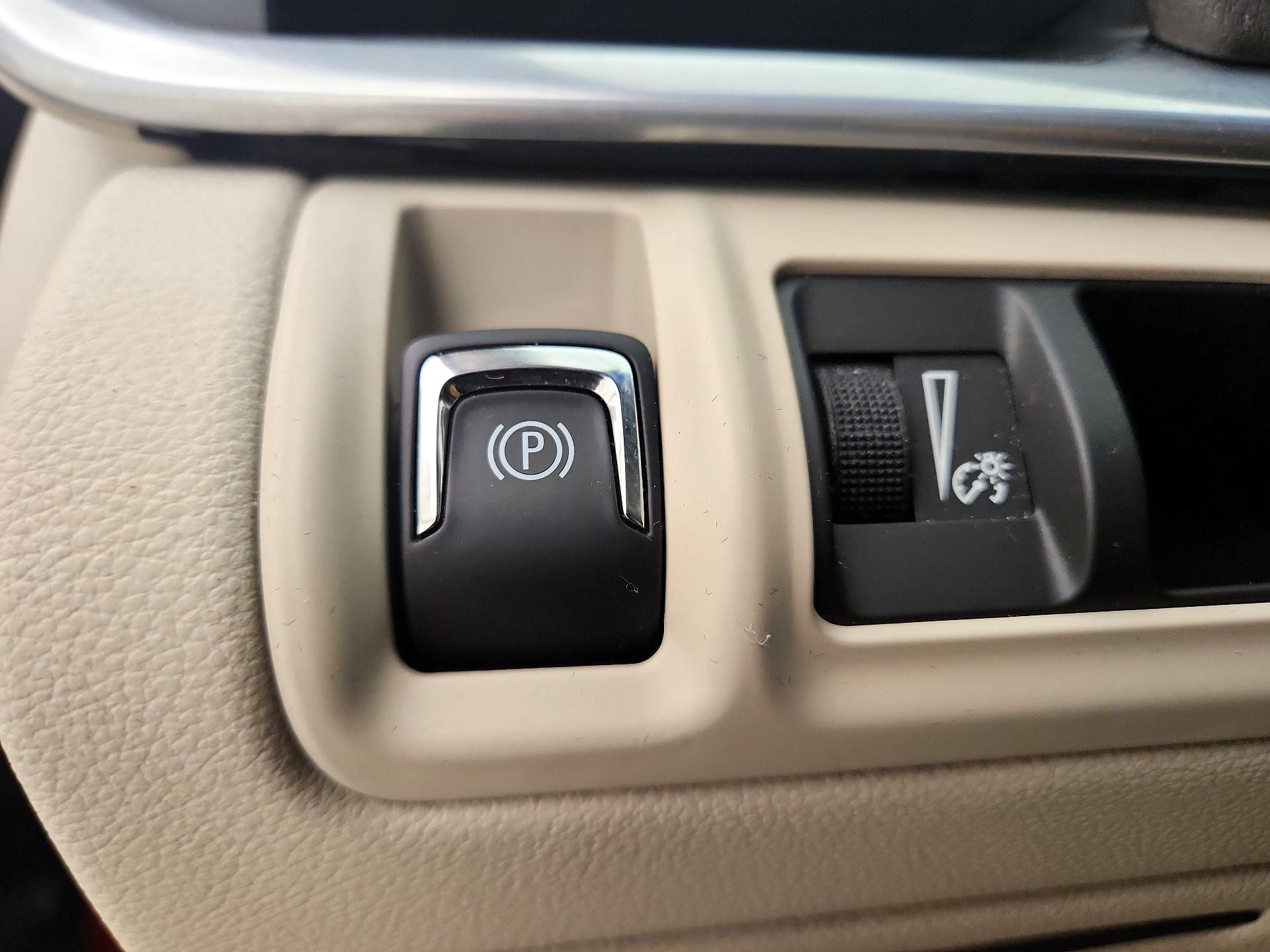 Thumbnail: 2016 Cadillac XTS - 13