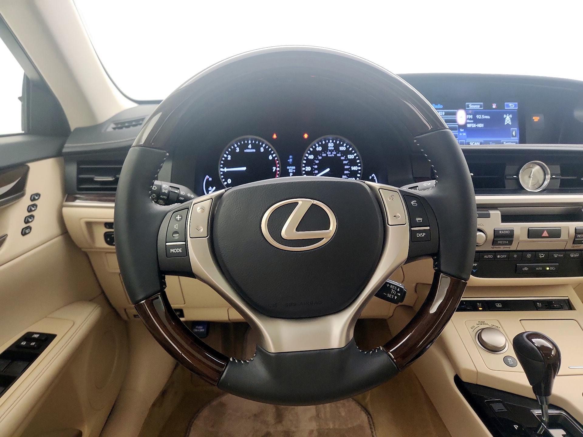 Thumbnail: 2015 Lexus ES - 10