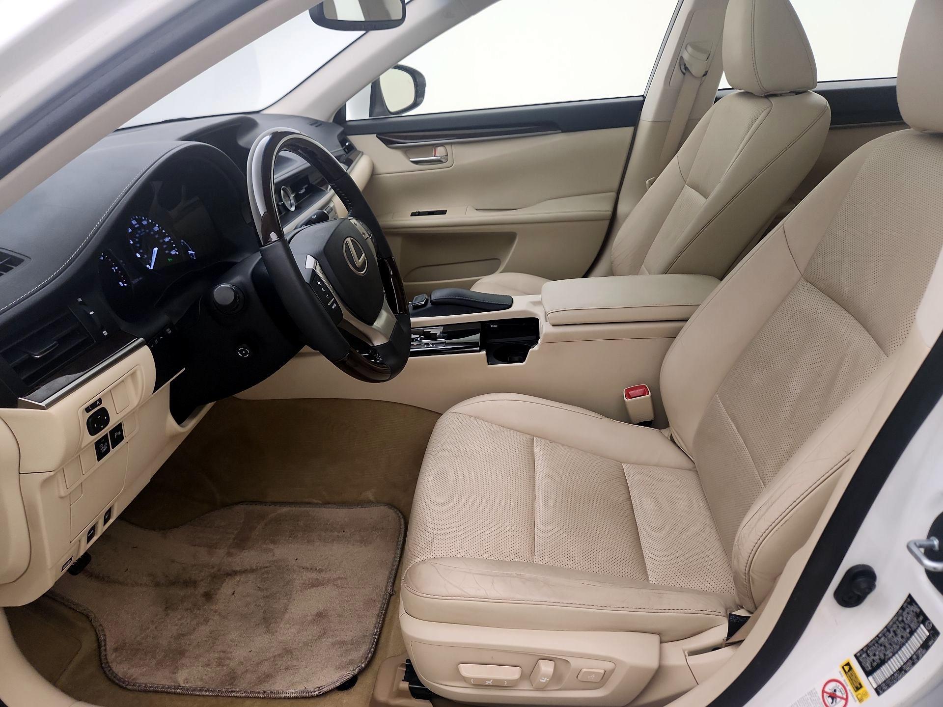 Thumbnail: 2015 Lexus ES - 11