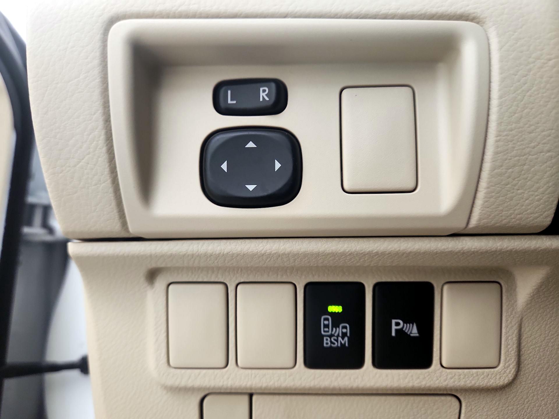 Thumbnail: 2015 Lexus ES - 13