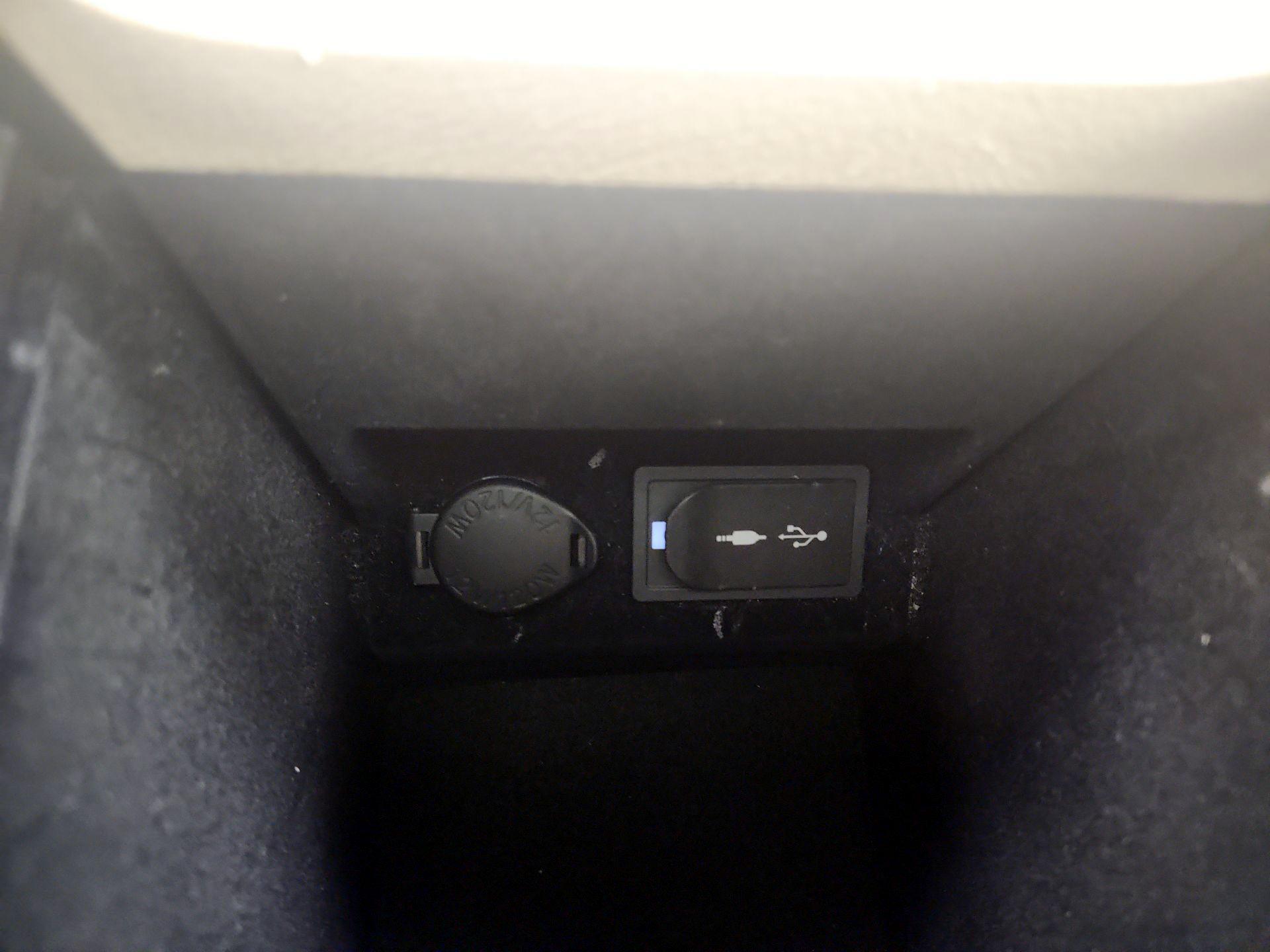 Thumbnail: 2015 Lexus ES - 18