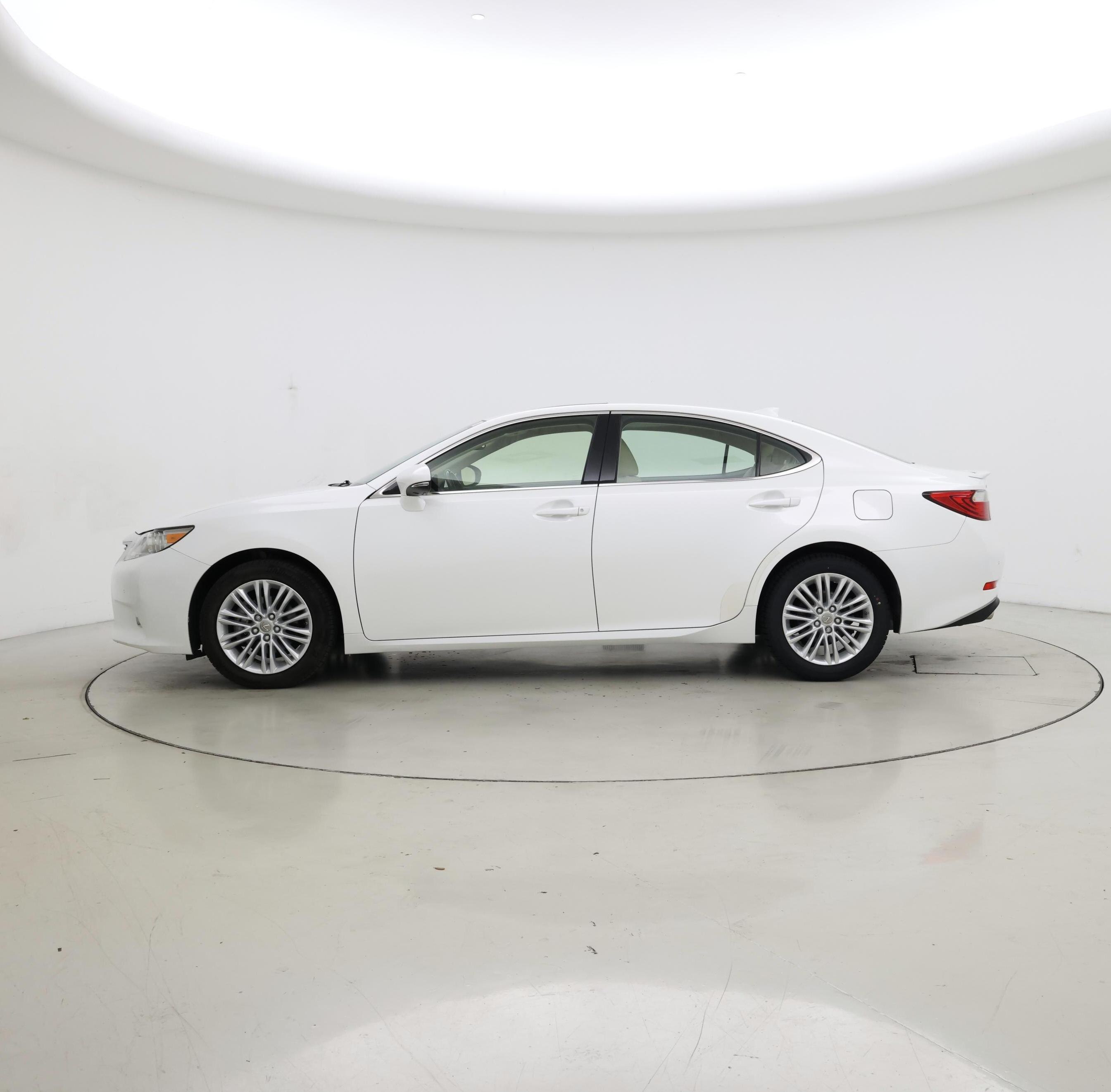 Thumbnail: 2015 Lexus ES - 3