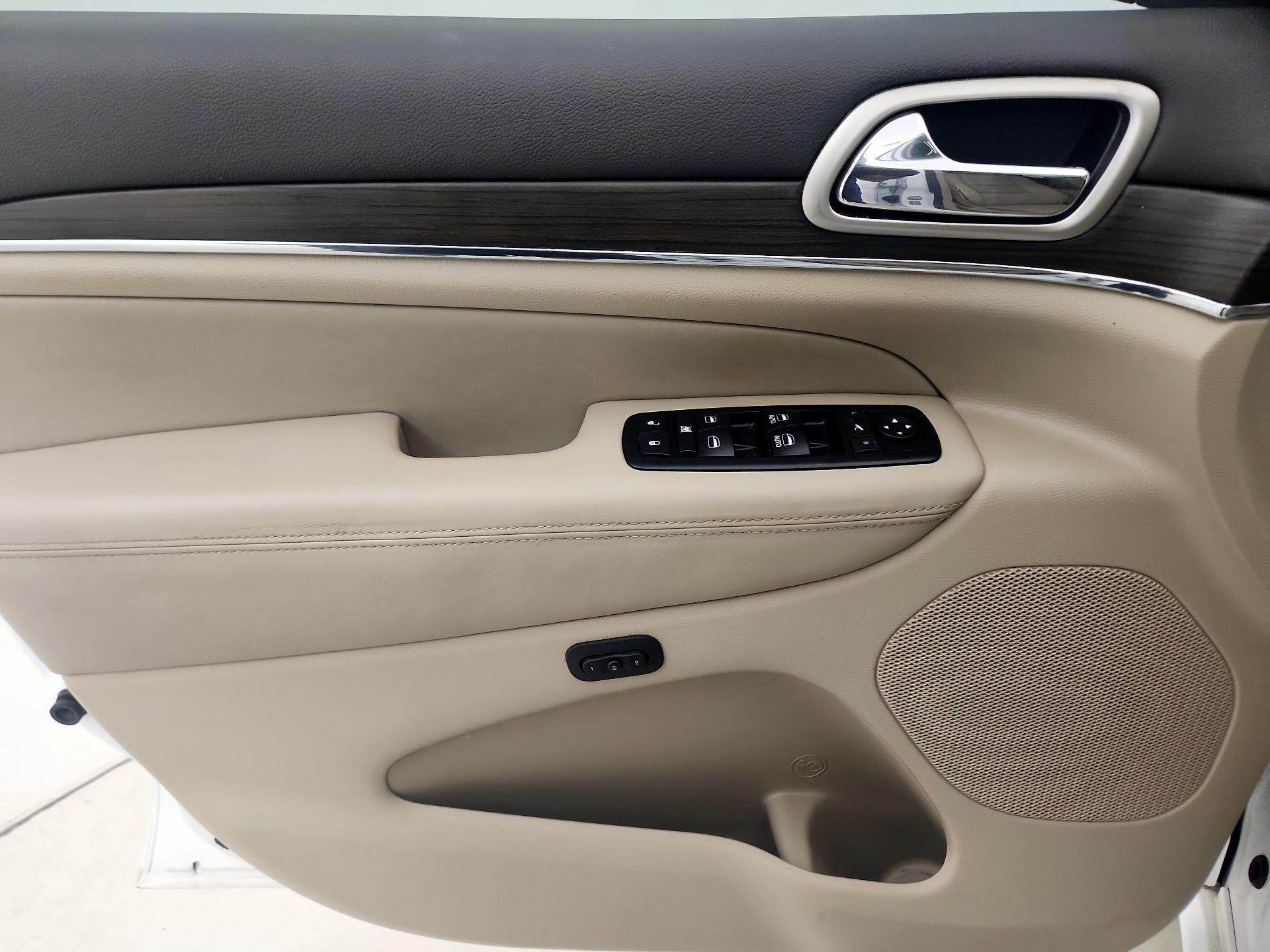 Thumbnail: 2017 Jeep Grand Cherokee - 12