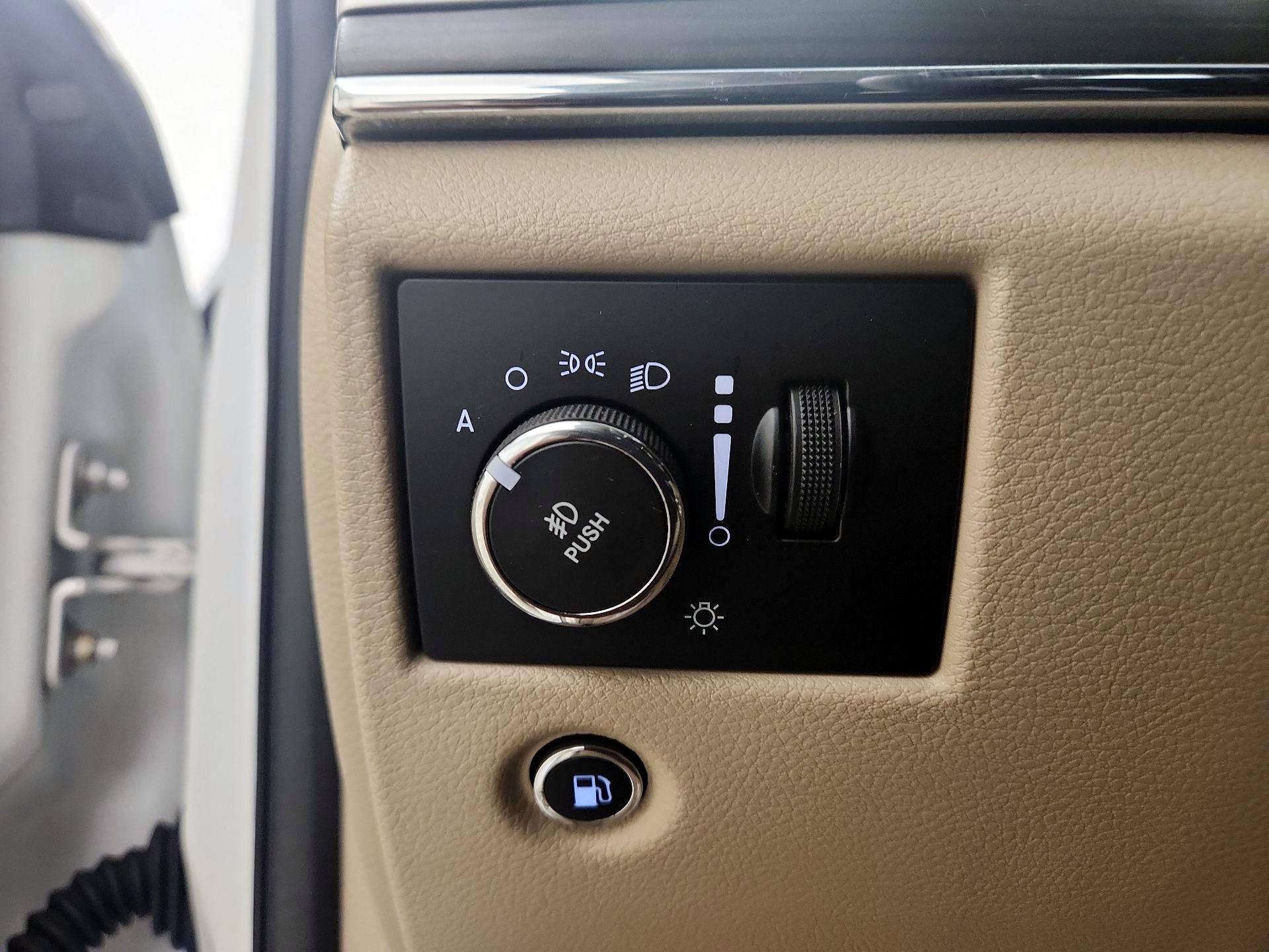 Thumbnail: 2017 Jeep Grand Cherokee - 13