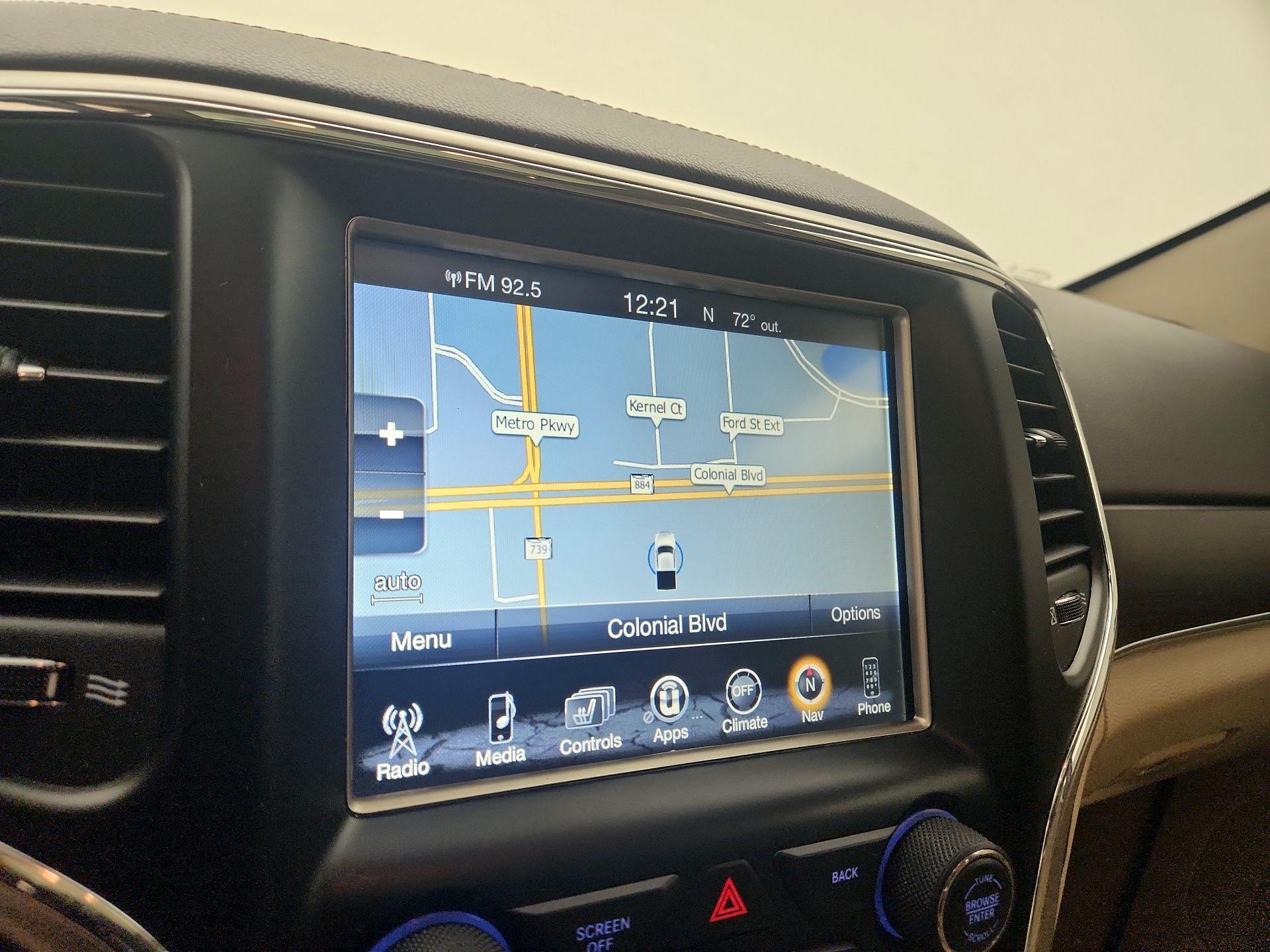 Thumbnail: 2017 Jeep Grand Cherokee - 14