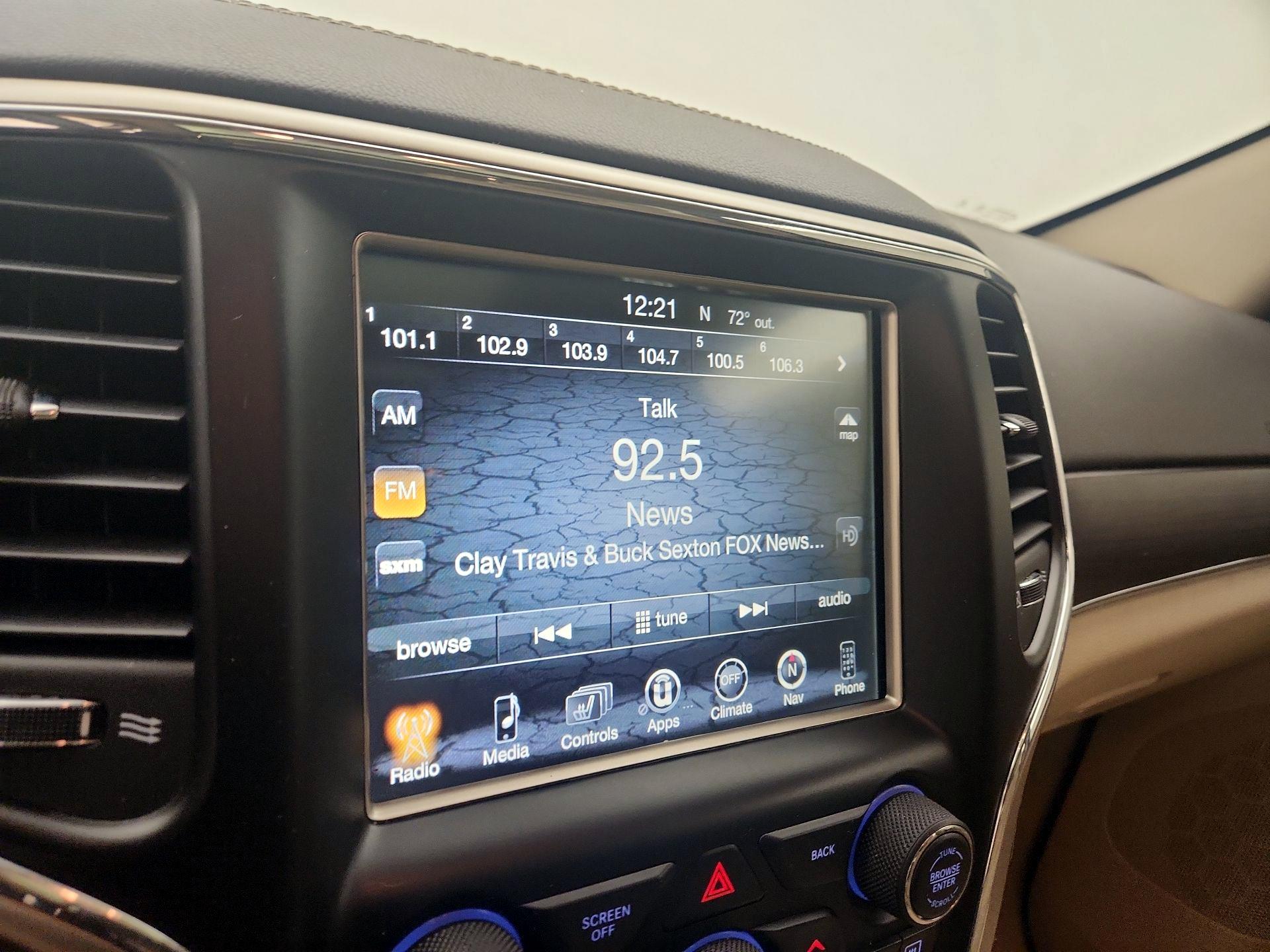 Thumbnail: 2017 Jeep Grand Cherokee - 16