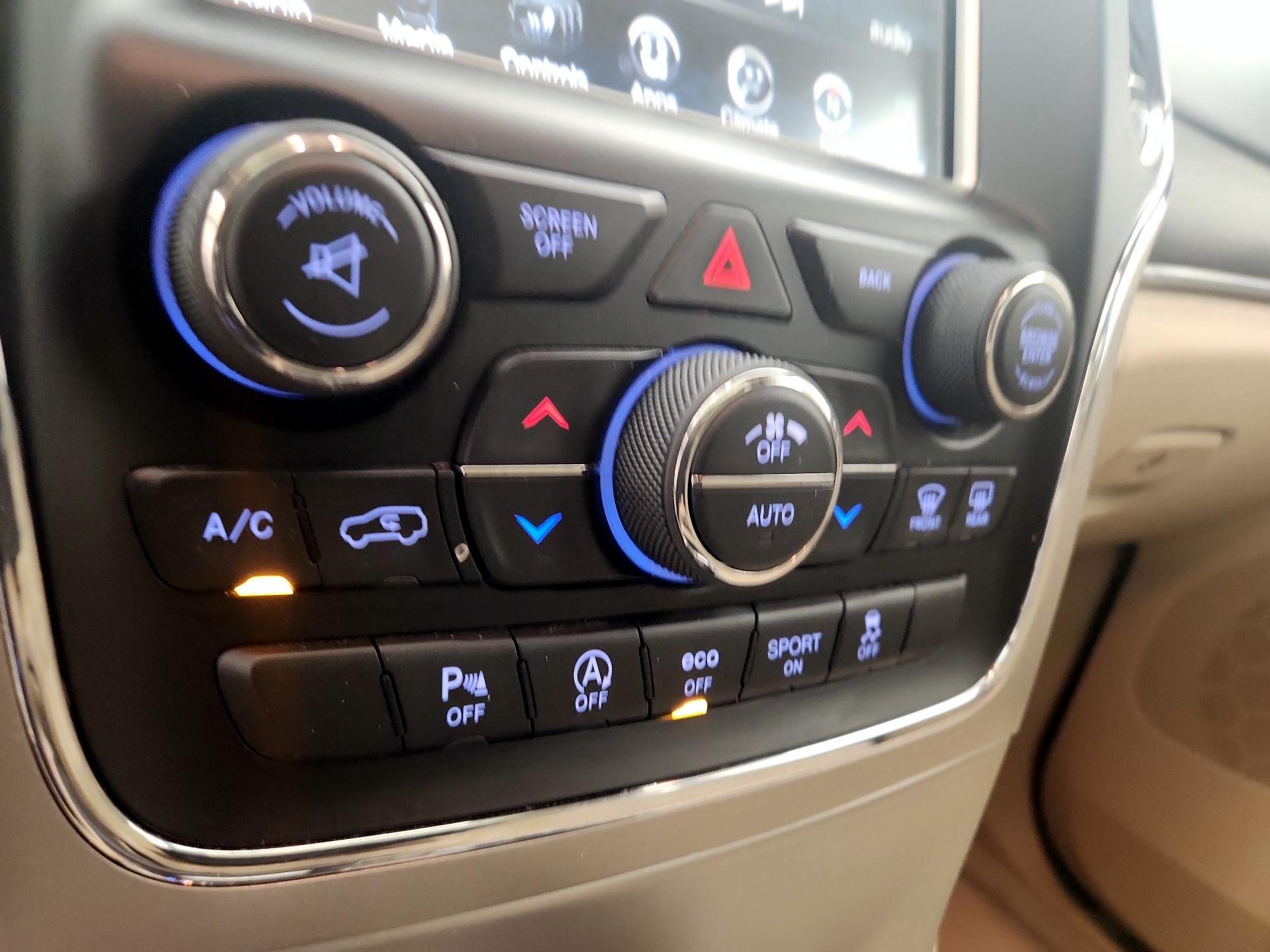 Thumbnail: 2017 Jeep Grand Cherokee - 17