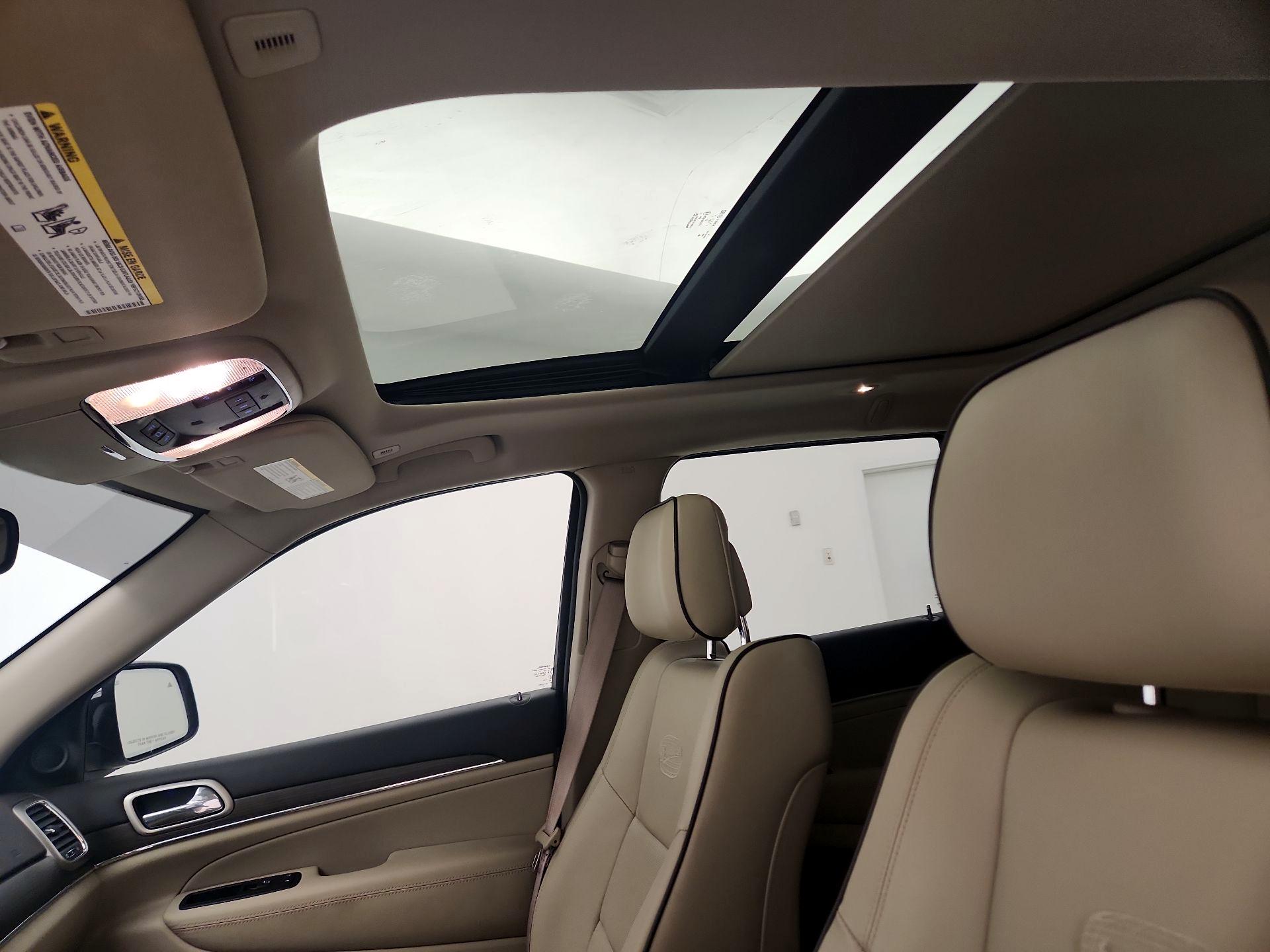 Thumbnail: 2017 Jeep Grand Cherokee - 20