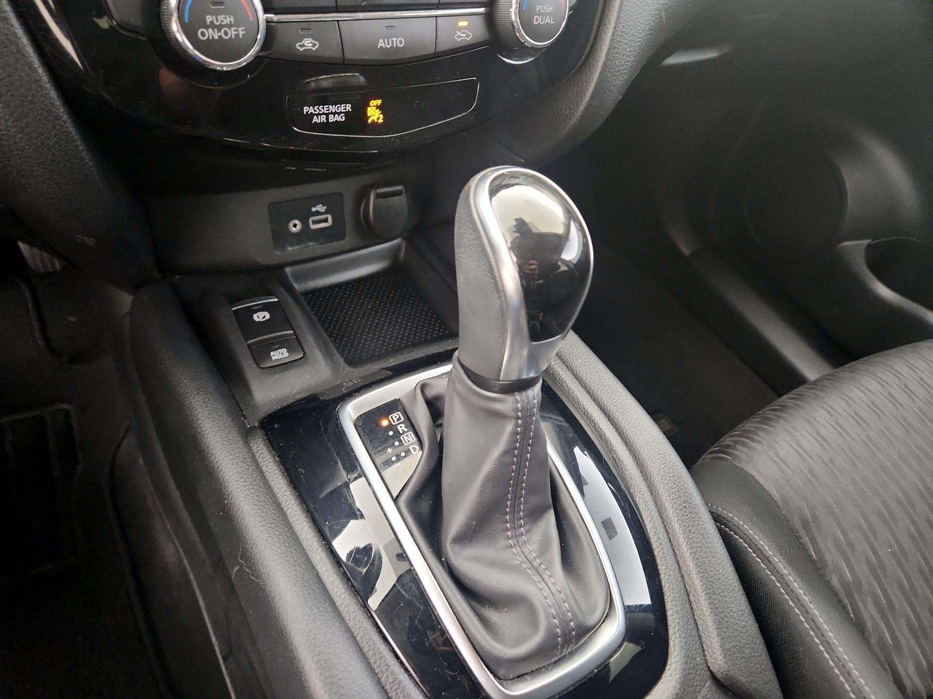 Thumbnail: 2019 Nissan Rogue - 18