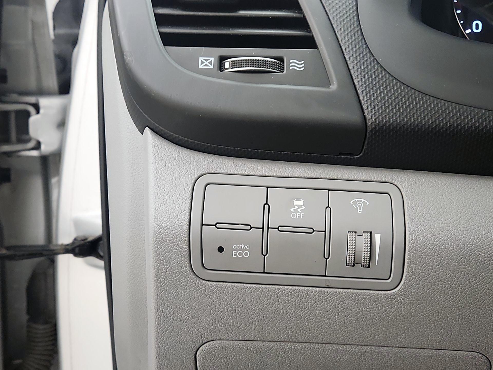 Thumbnail: 2016 Hyundai Accent - 13