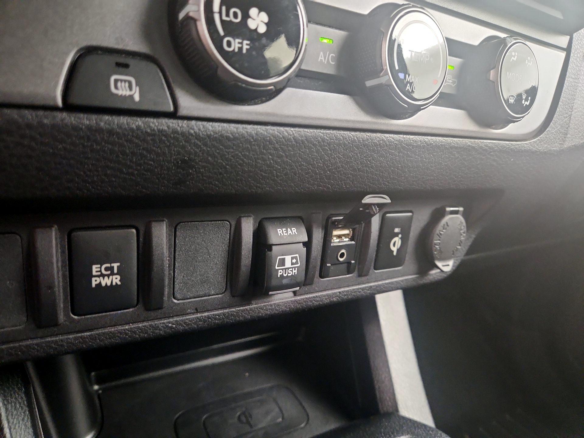 Thumbnail: 2018 Toyota Tacoma - 18