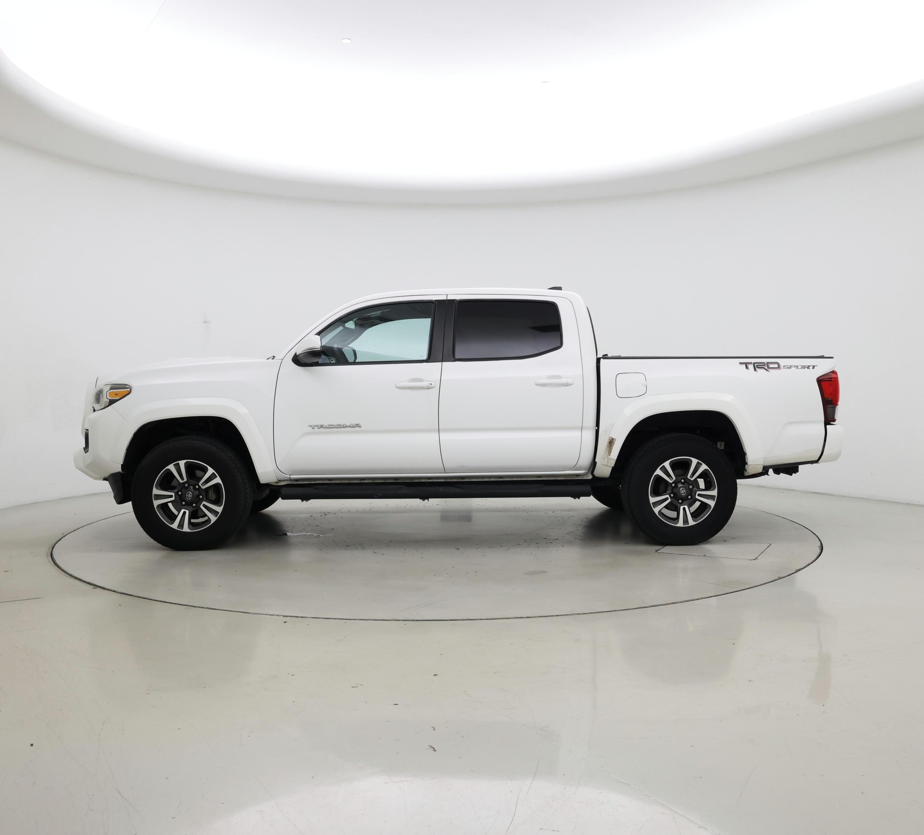 Thumbnail: 2018 Toyota Tacoma - 3