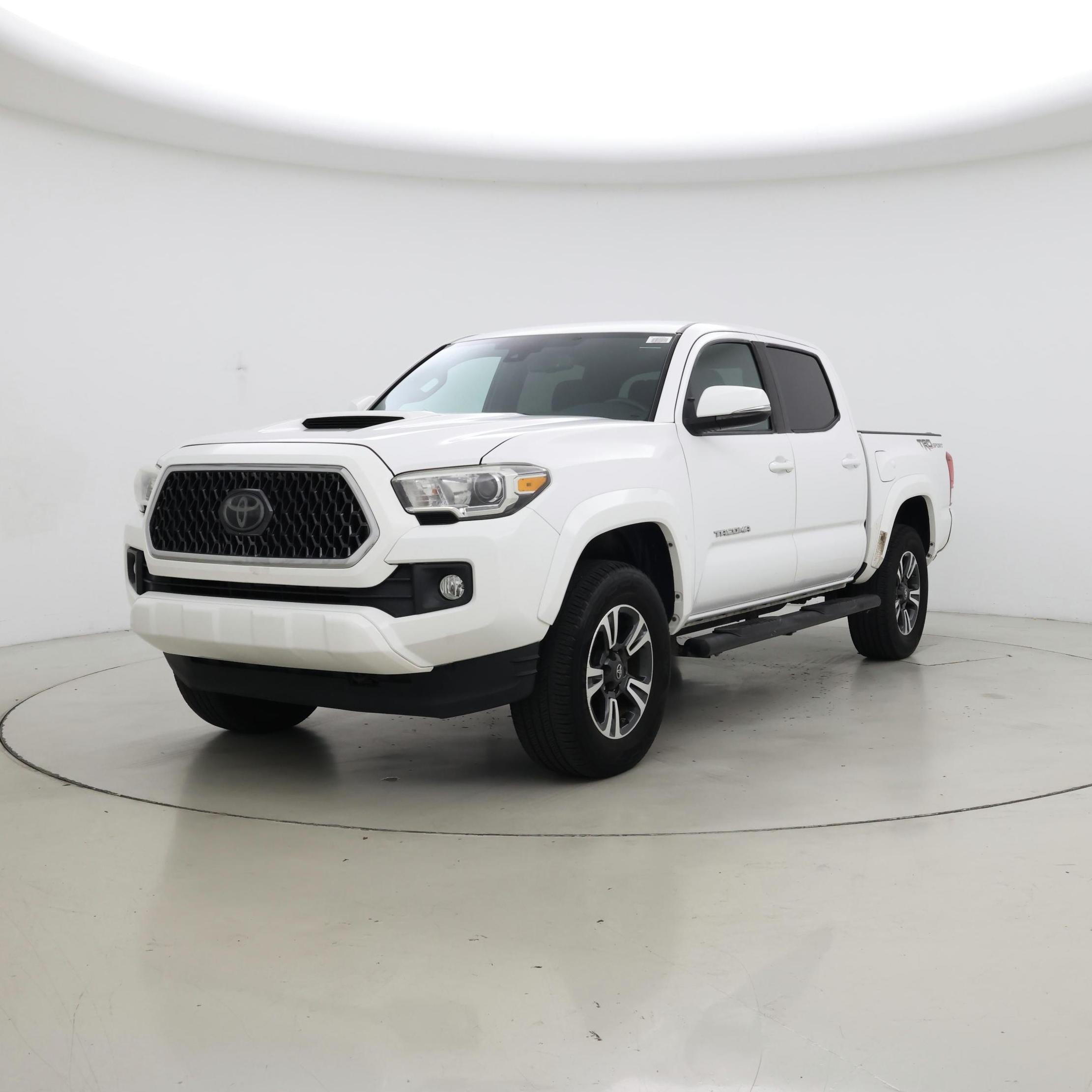 Thumbnail: 2018 Toyota Tacoma - 4
