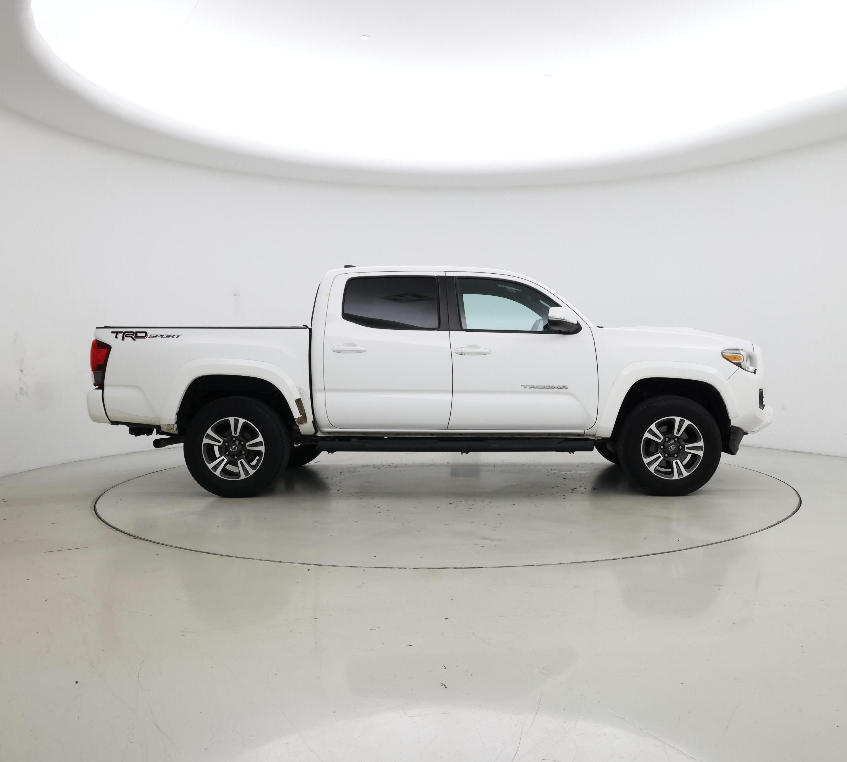 Thumbnail: 2018 Toyota Tacoma - 7