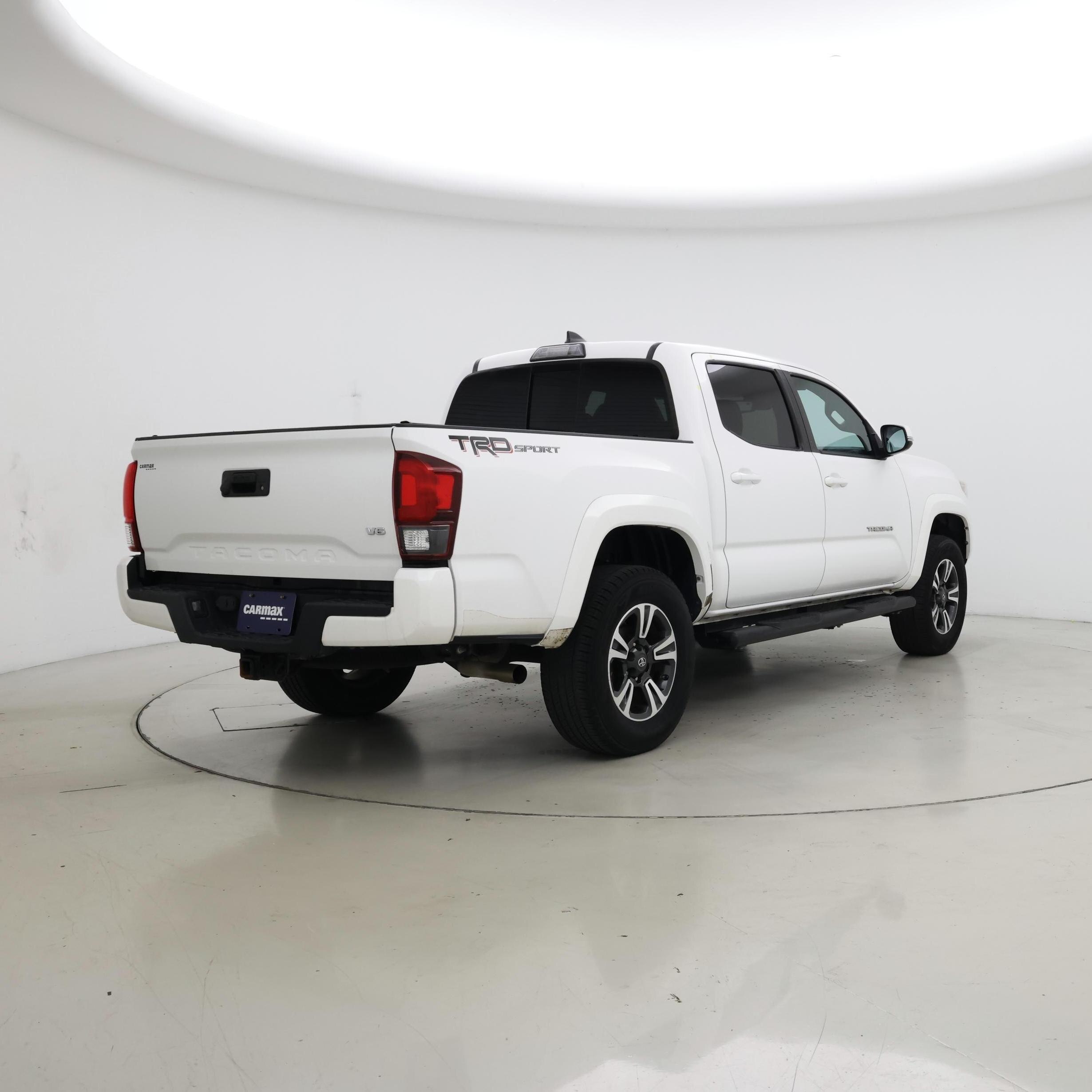 Thumbnail: 2018 Toyota Tacoma - 8