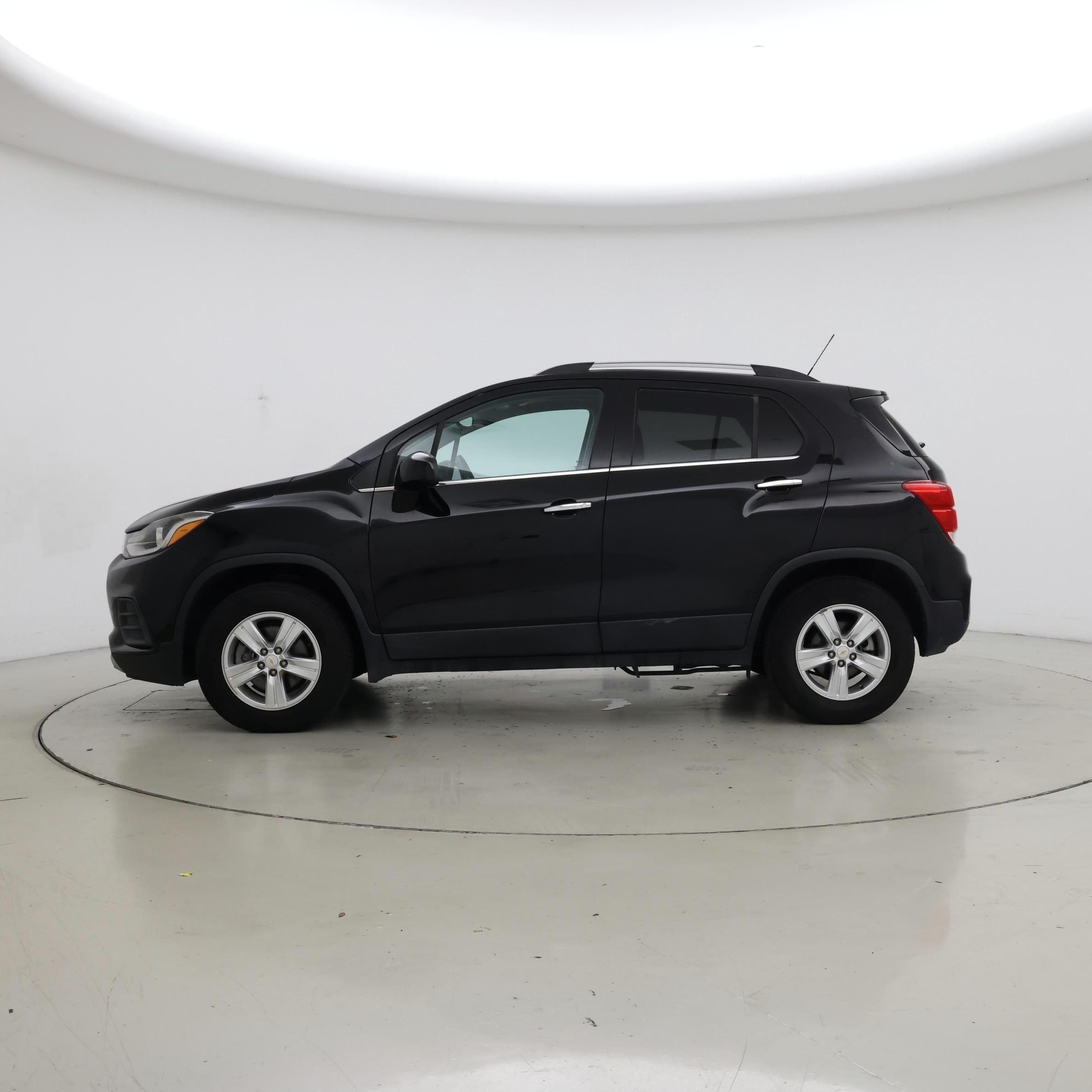 Thumbnail: 2020 Chevrolet Trax - 3