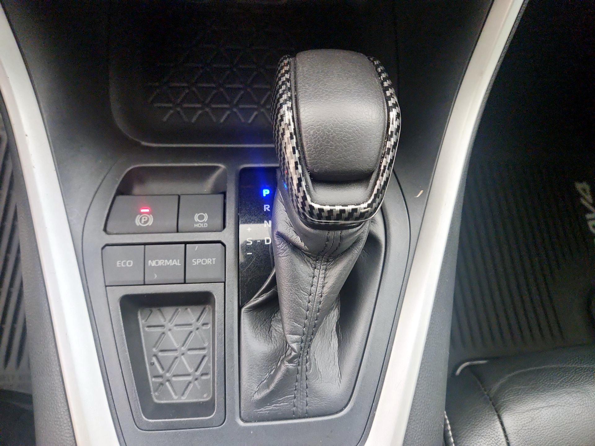 Thumbnail: 2020 Toyota RAV4 - 17