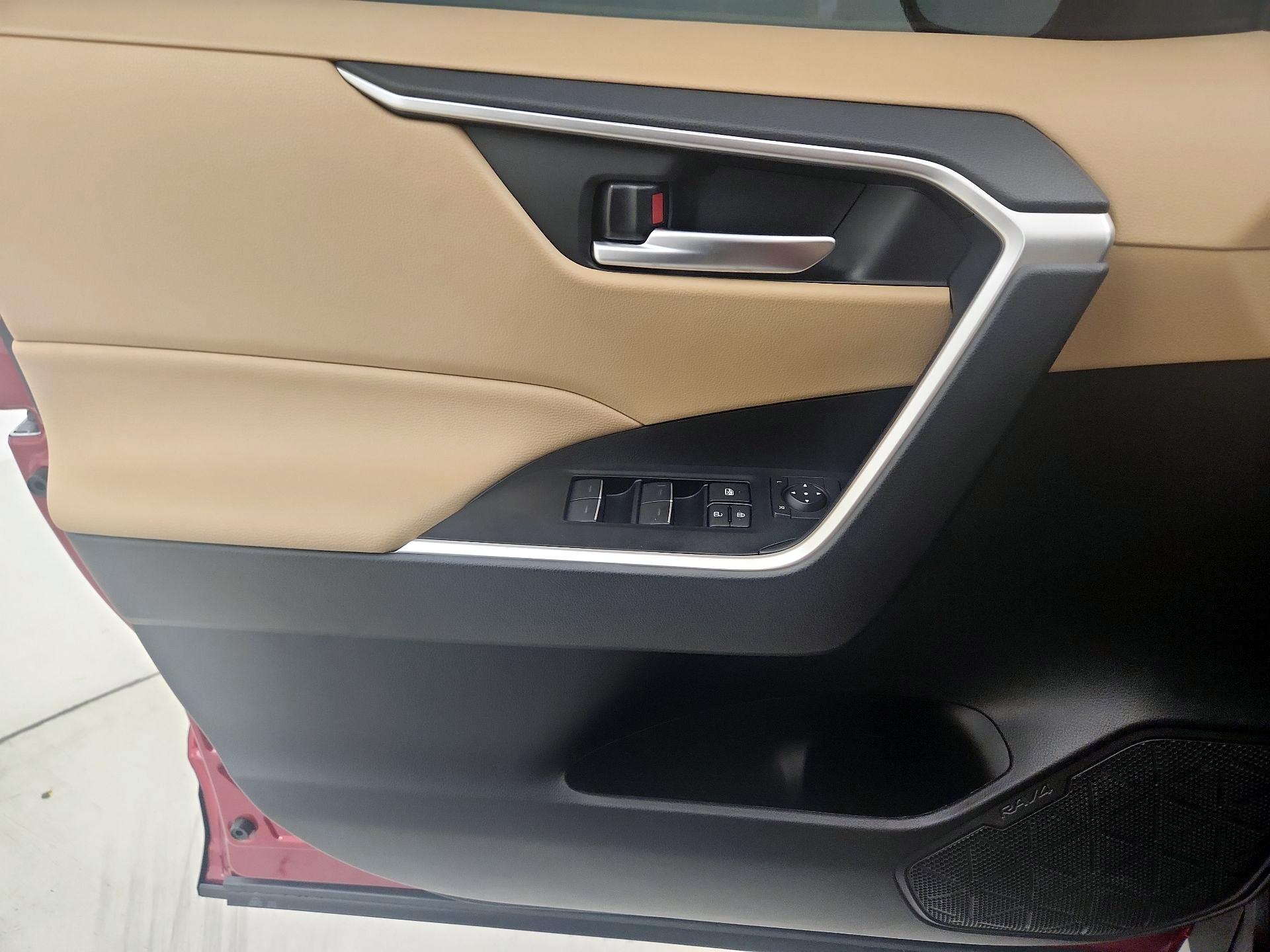 Thumbnail: 2025 Toyota RAV4 - 12