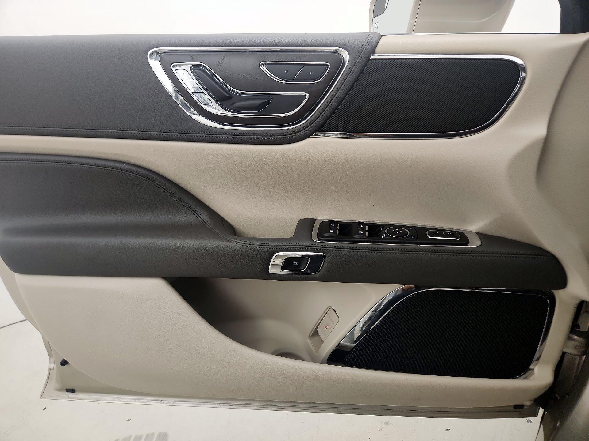 Thumbnail: 2017 Lincoln Continental - 12