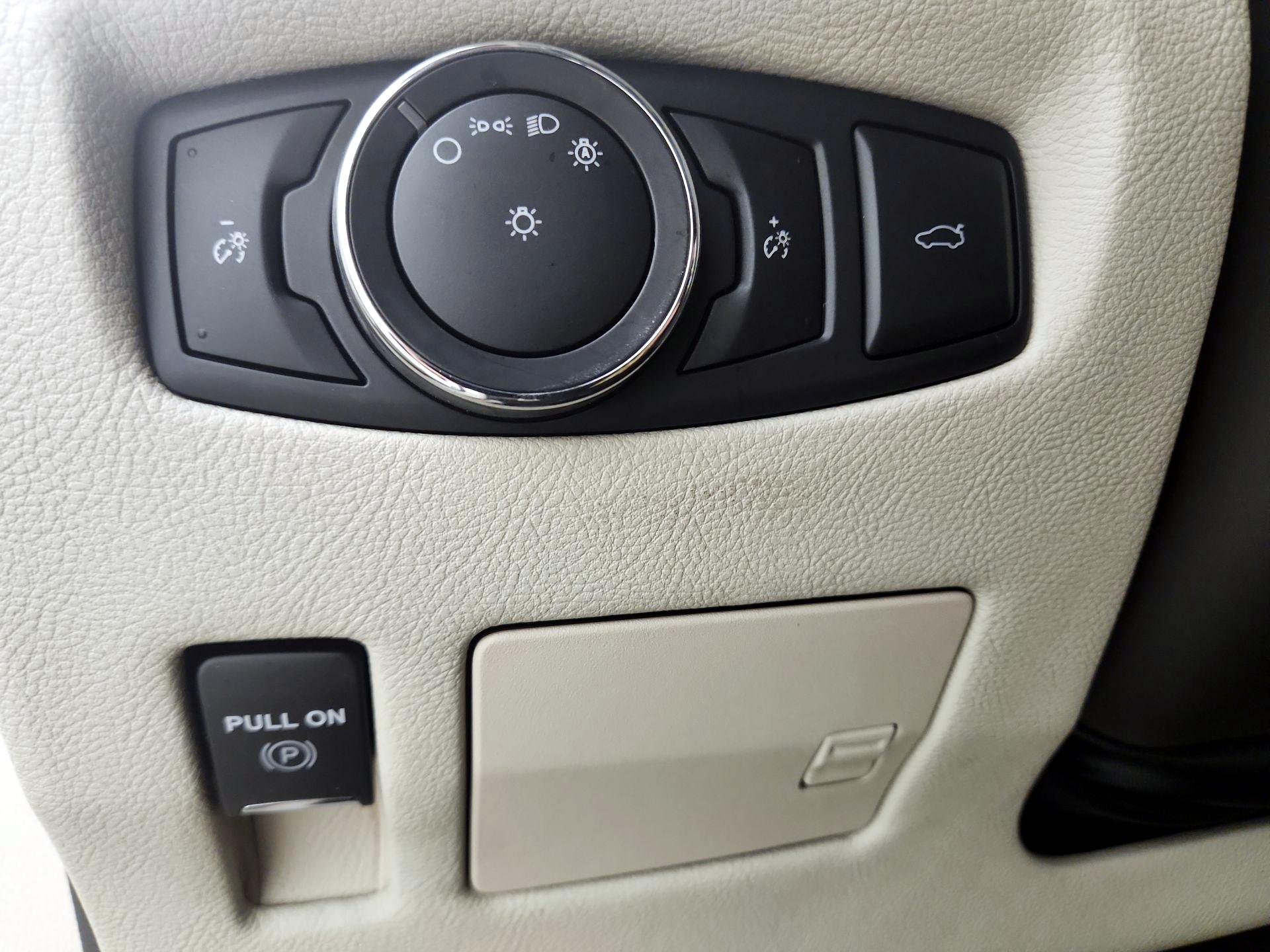 Thumbnail: 2017 Lincoln Continental - 13