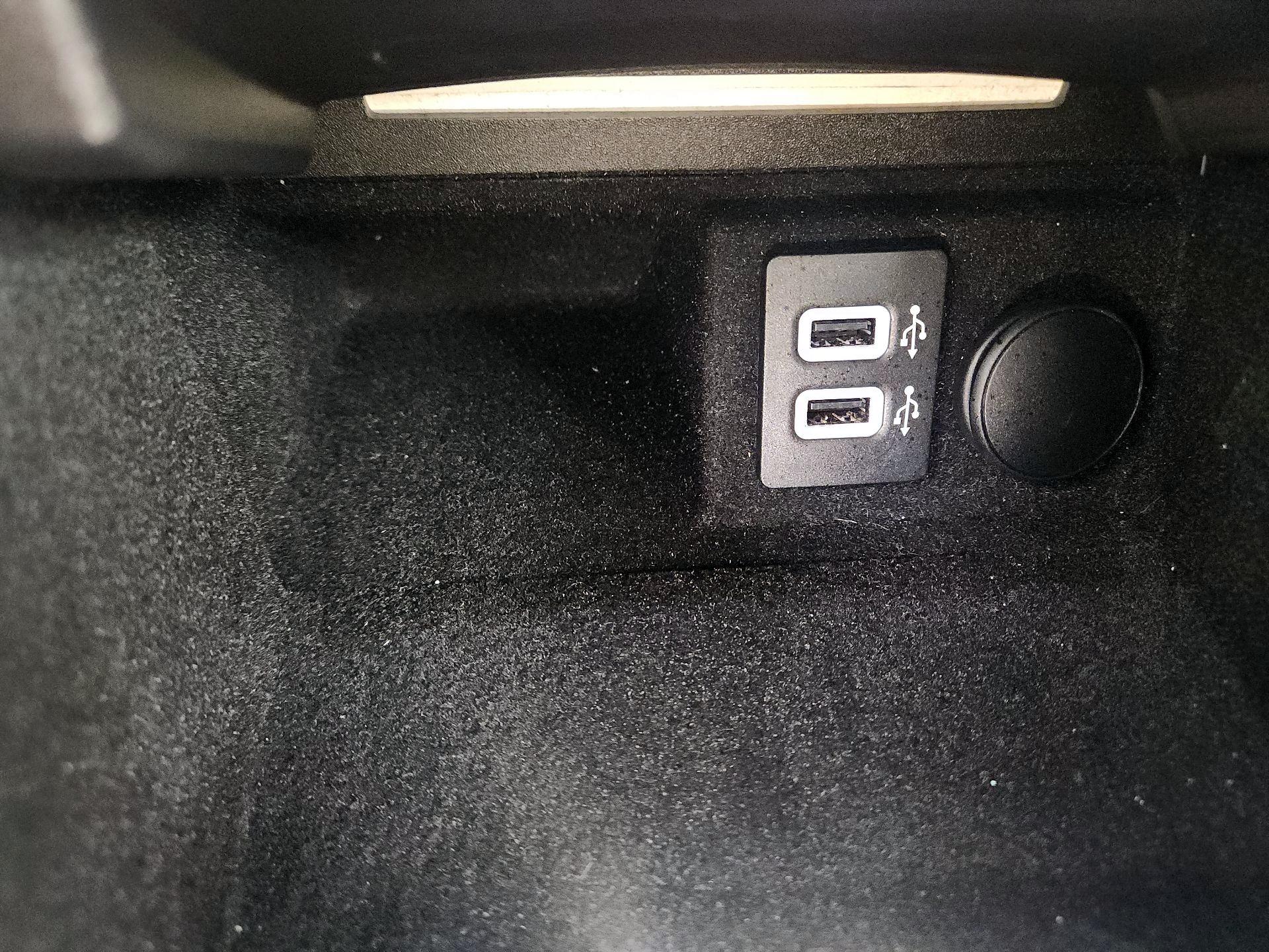 Thumbnail: 2017 Lincoln Continental - 18