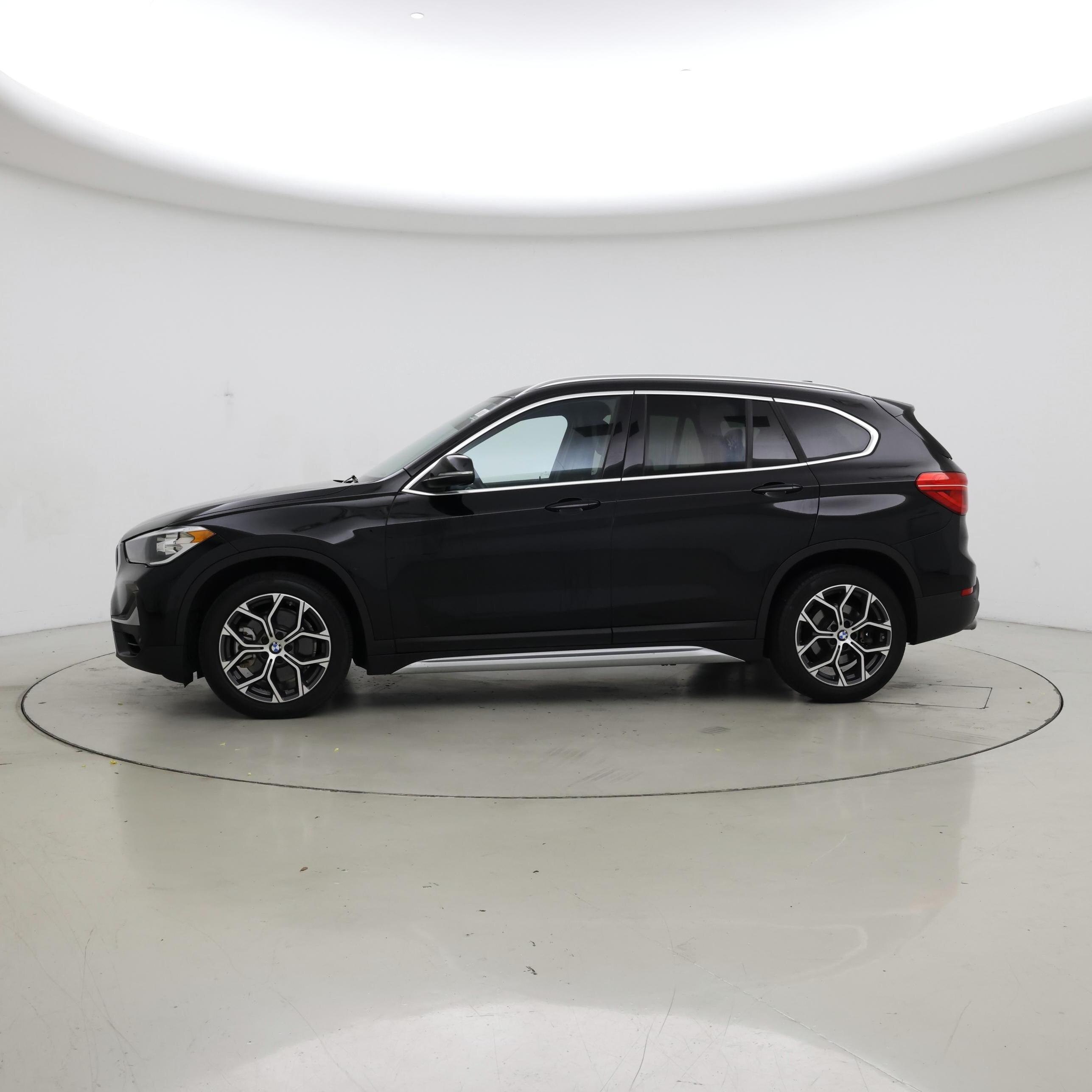 Thumbnail: 2021 BMW X1 - 3