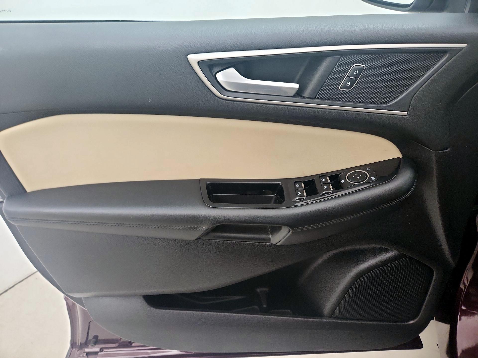 Thumbnail: 2020 Ford Edge - 12