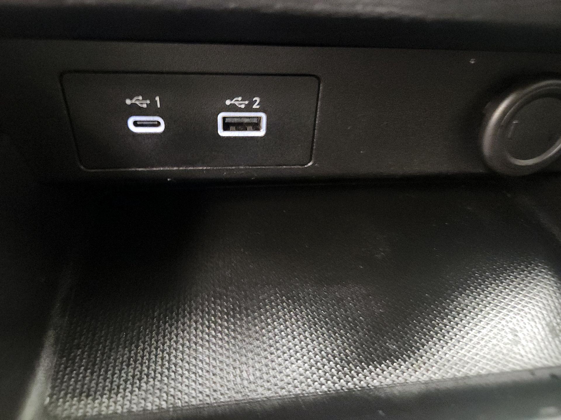 Thumbnail: 2022 Mitsubishi Outlander - 18