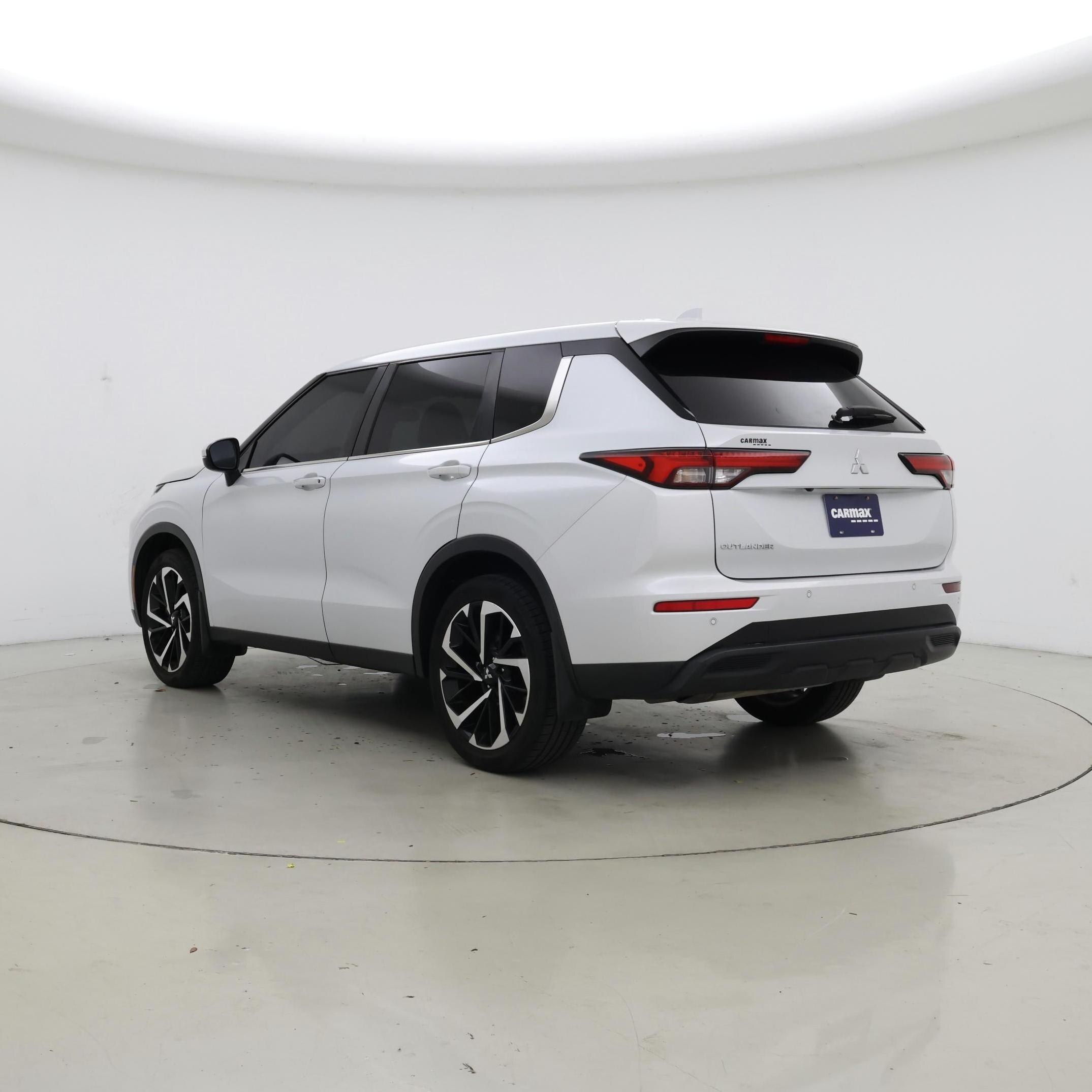Thumbnail: 2022 Mitsubishi Outlander - 2
