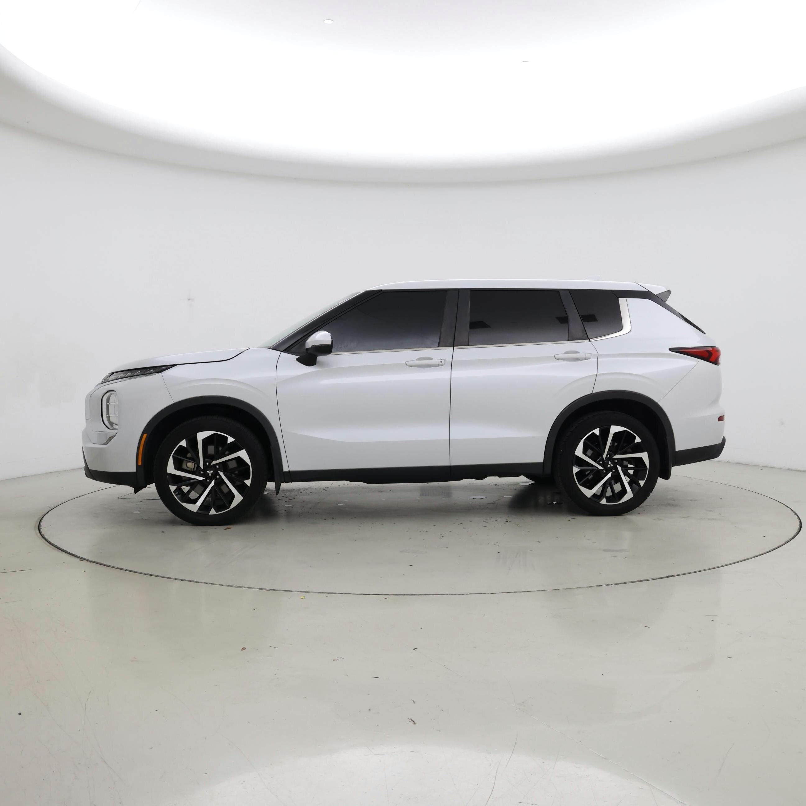 Thumbnail: 2022 Mitsubishi Outlander - 3