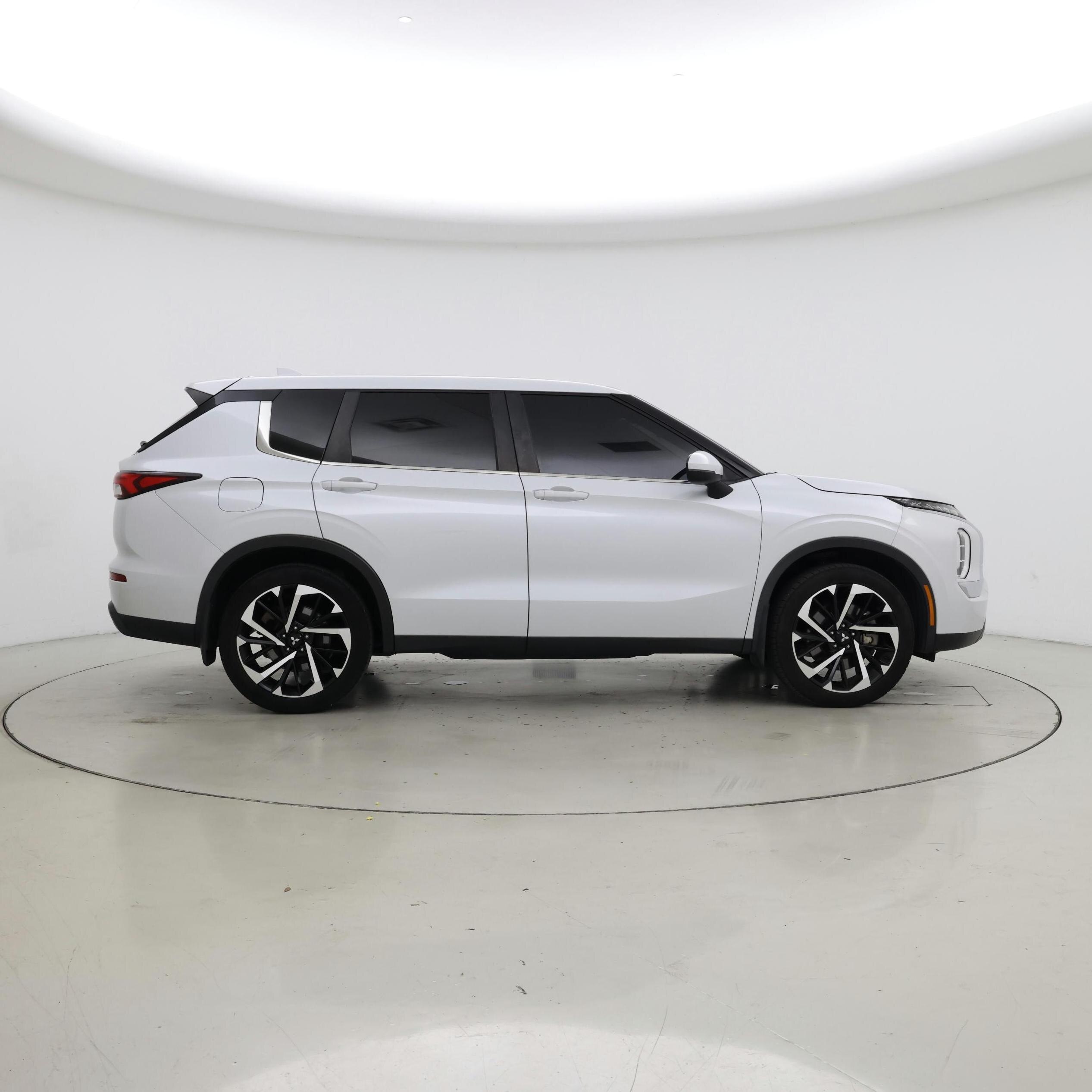 Thumbnail: 2022 Mitsubishi Outlander - 7