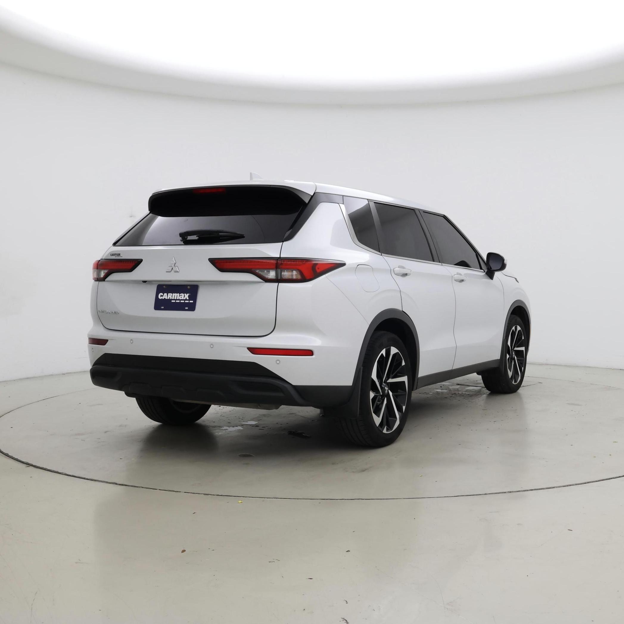 Thumbnail: 2022 Mitsubishi Outlander - 8