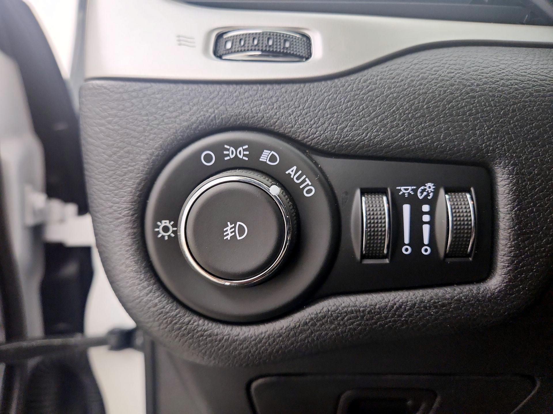 Thumbnail: 2016 Jeep Cherokee - 13