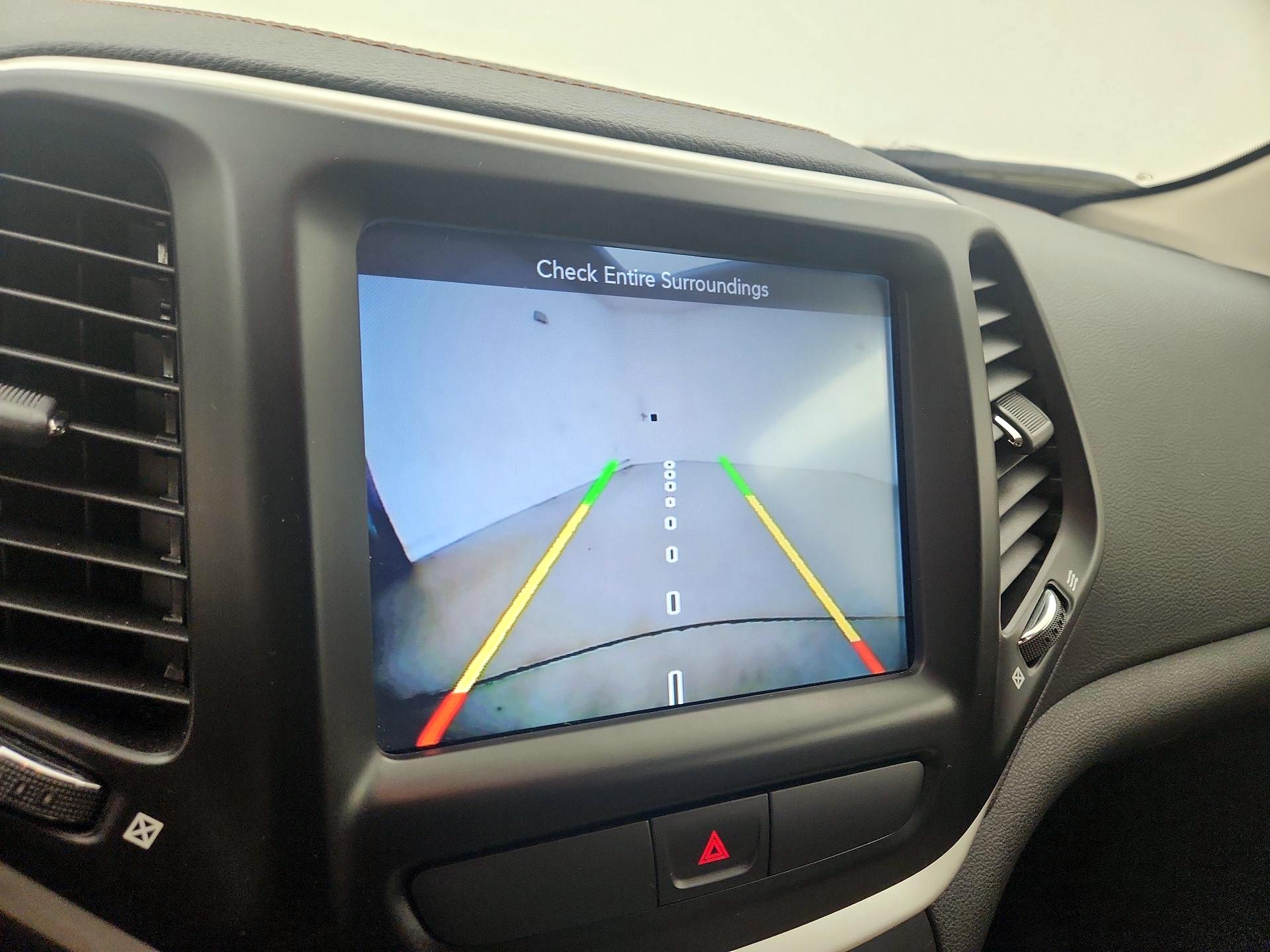 Thumbnail: 2016 Jeep Cherokee - 15