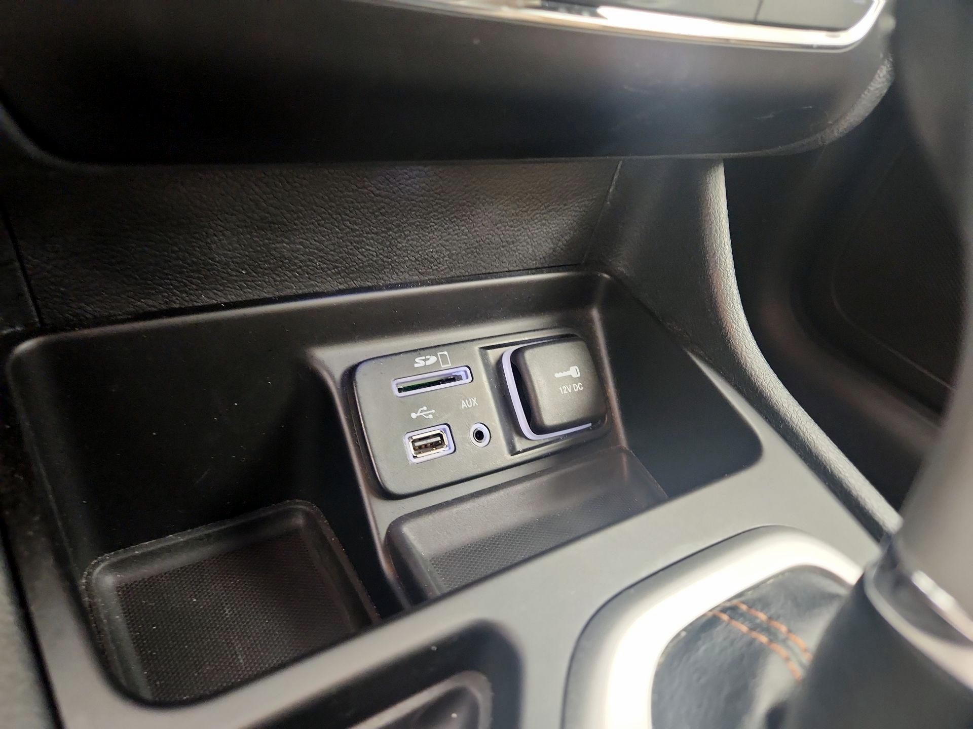 Thumbnail: 2016 Jeep Cherokee - 19